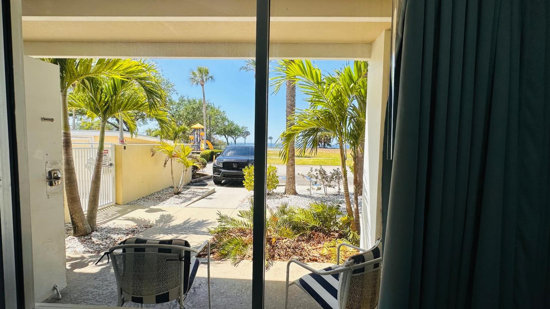 TAMPA BAY, BEACH step away, WIFI, FREE PARKING,POOLS, JACUZZI gallery photo in Ruskin, FL — image 96