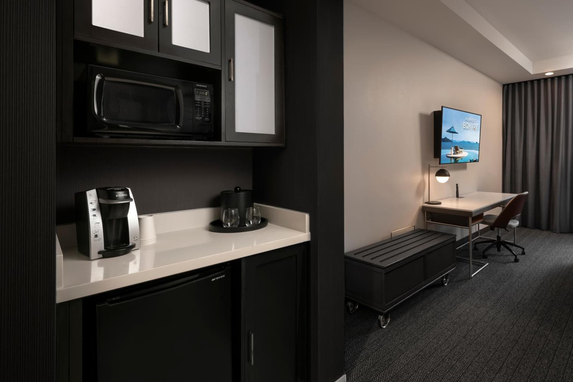 Courtyard by Marriott Houston Kemah interior in Kemah, TX — gallery photo 2