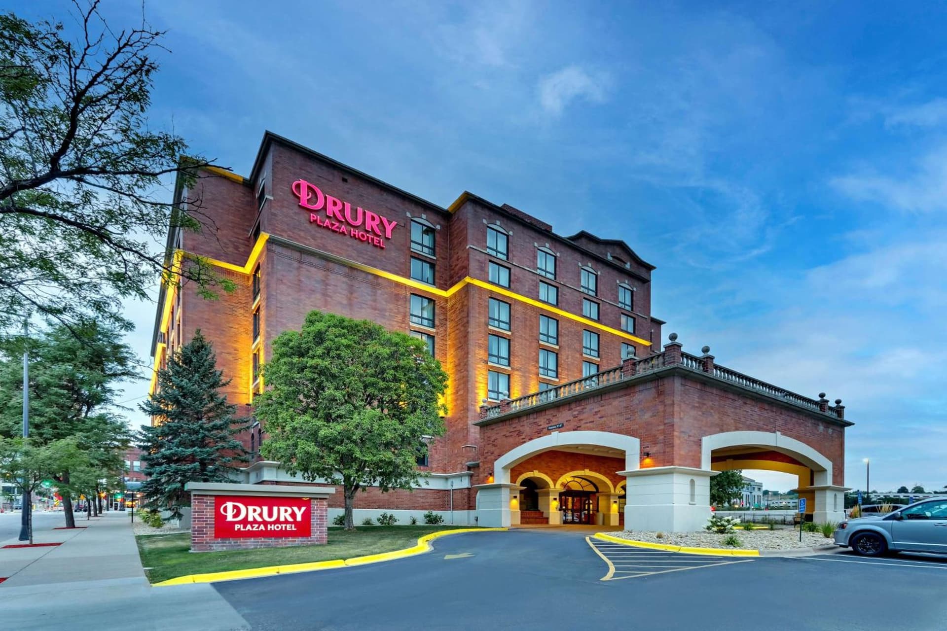 Drury Plaza Hotel St. Paul Downtown featured exterior or lobby in Saint Paul, MN — similar hotel