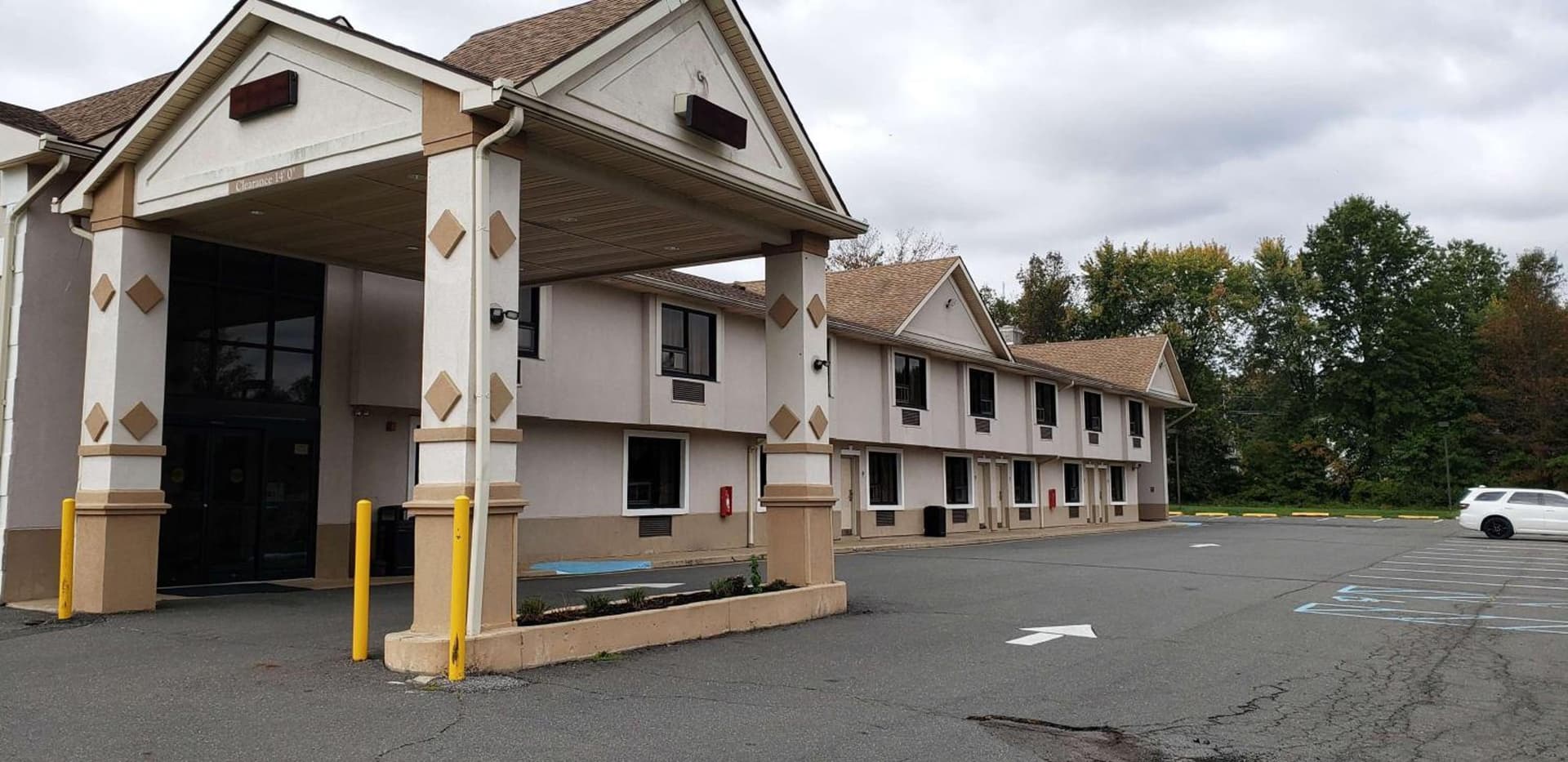 Motel 6 East Windsor, NJ Hightstown featured exterior or lobby in East Windsor, NJ — similar hotel