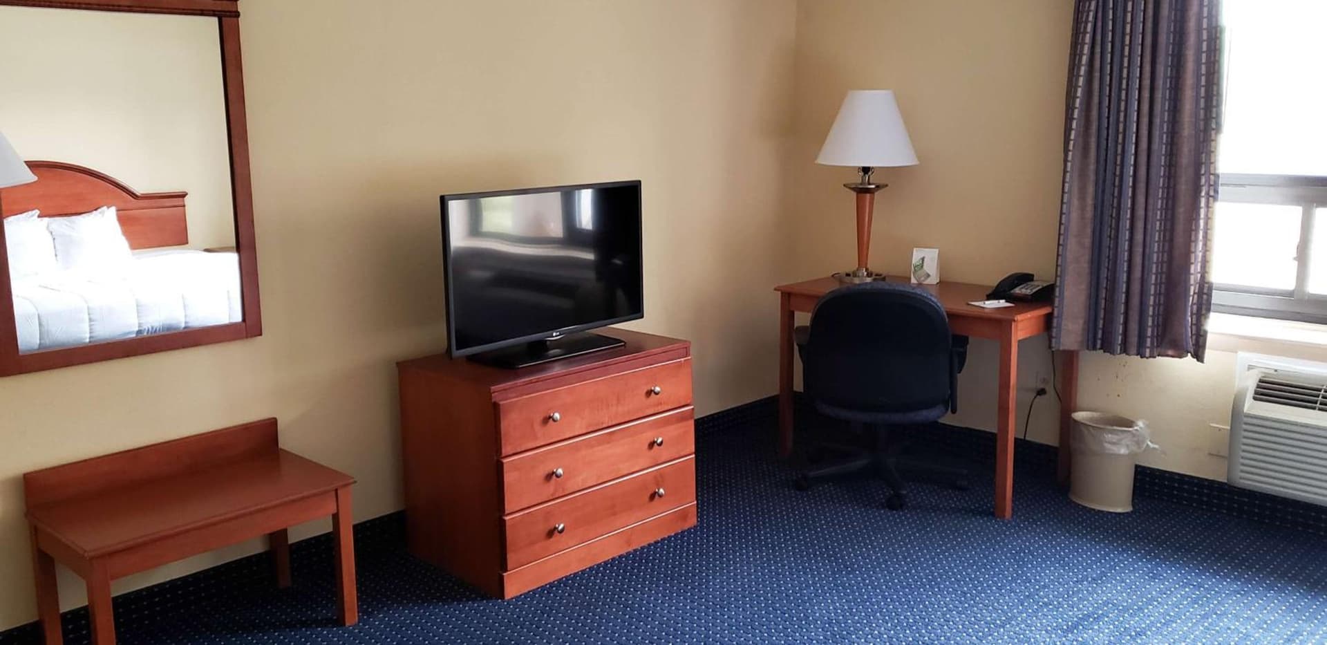 Motel 6 East Windsor, NJ Hightstown property views in East Windsor, NJ — gallery photo 3