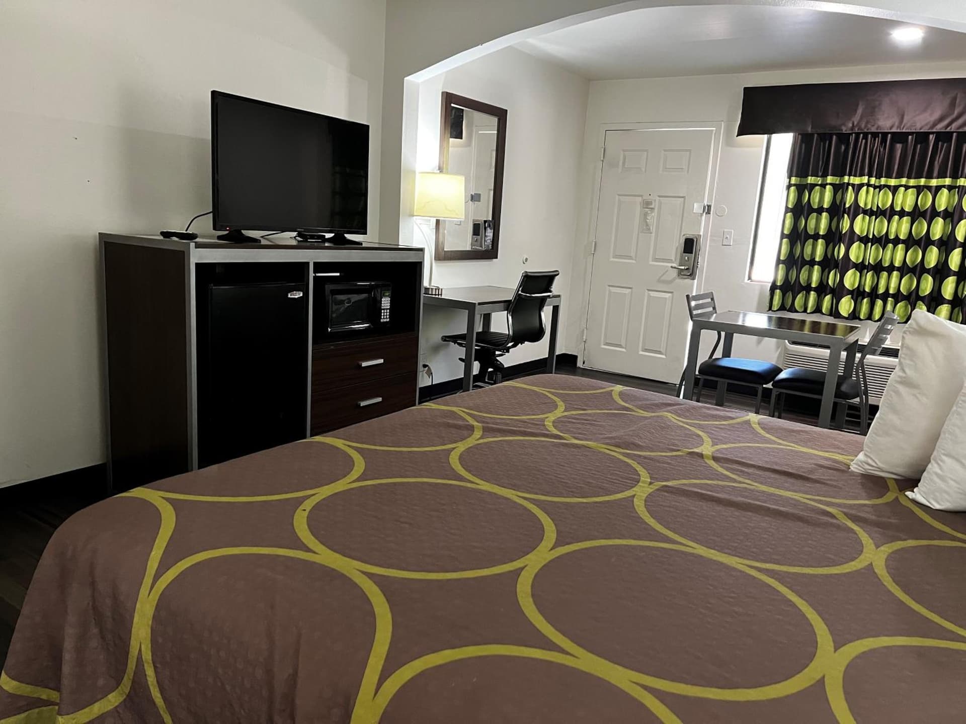 Super 8 by Wyndham Slidell gallery photo in Slidell, LA — image 27