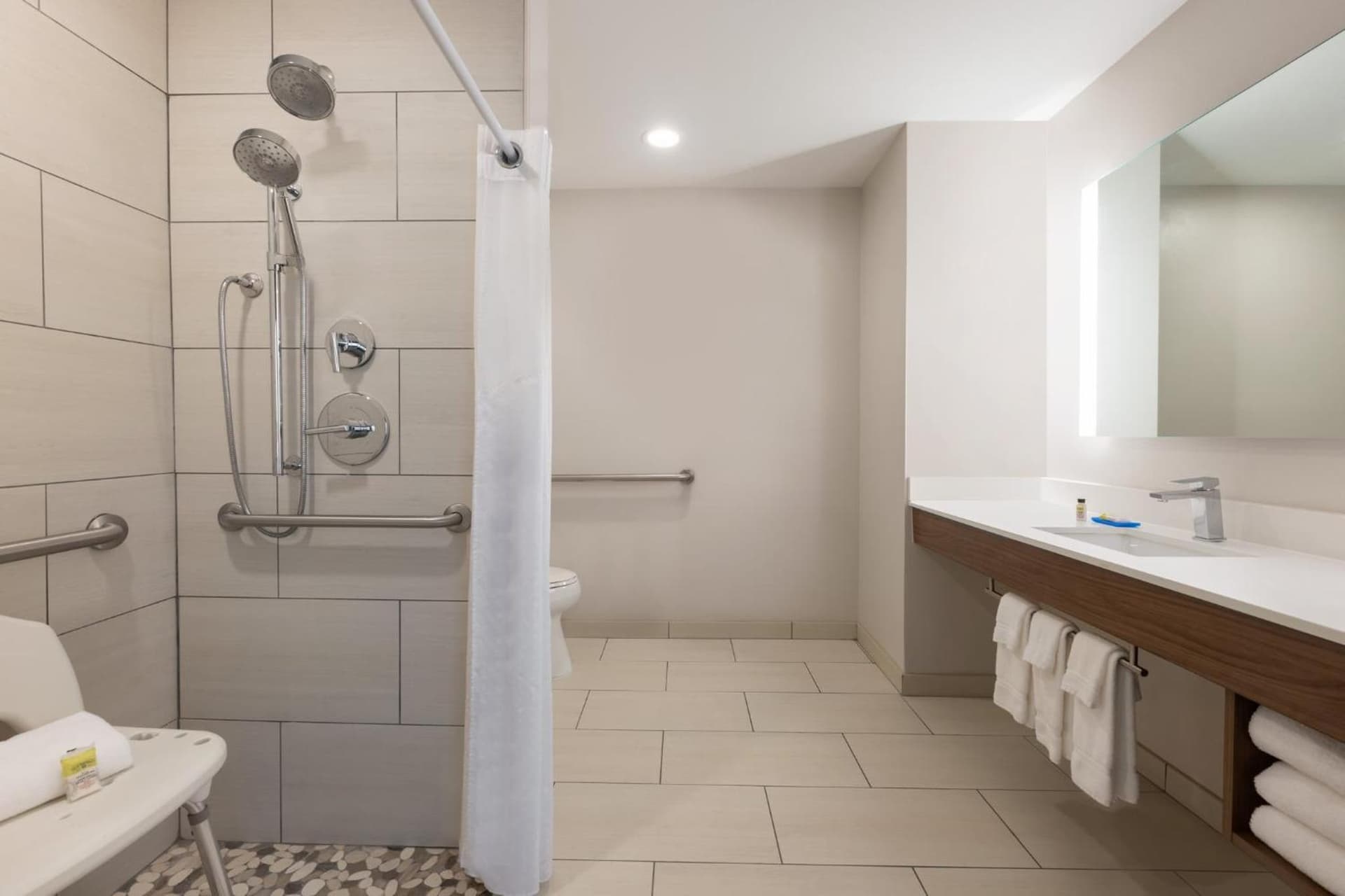 Holiday Inn Express Hotel & Suites Opelika Auburn by IHG gallery photo in Opelika, AL — image 60