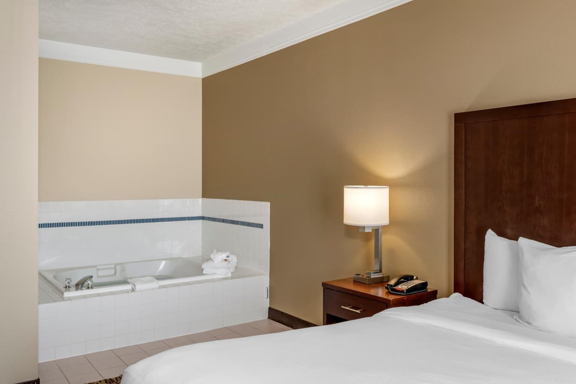Comfort Suites Salem gallery photo in Salem, OR — image 7