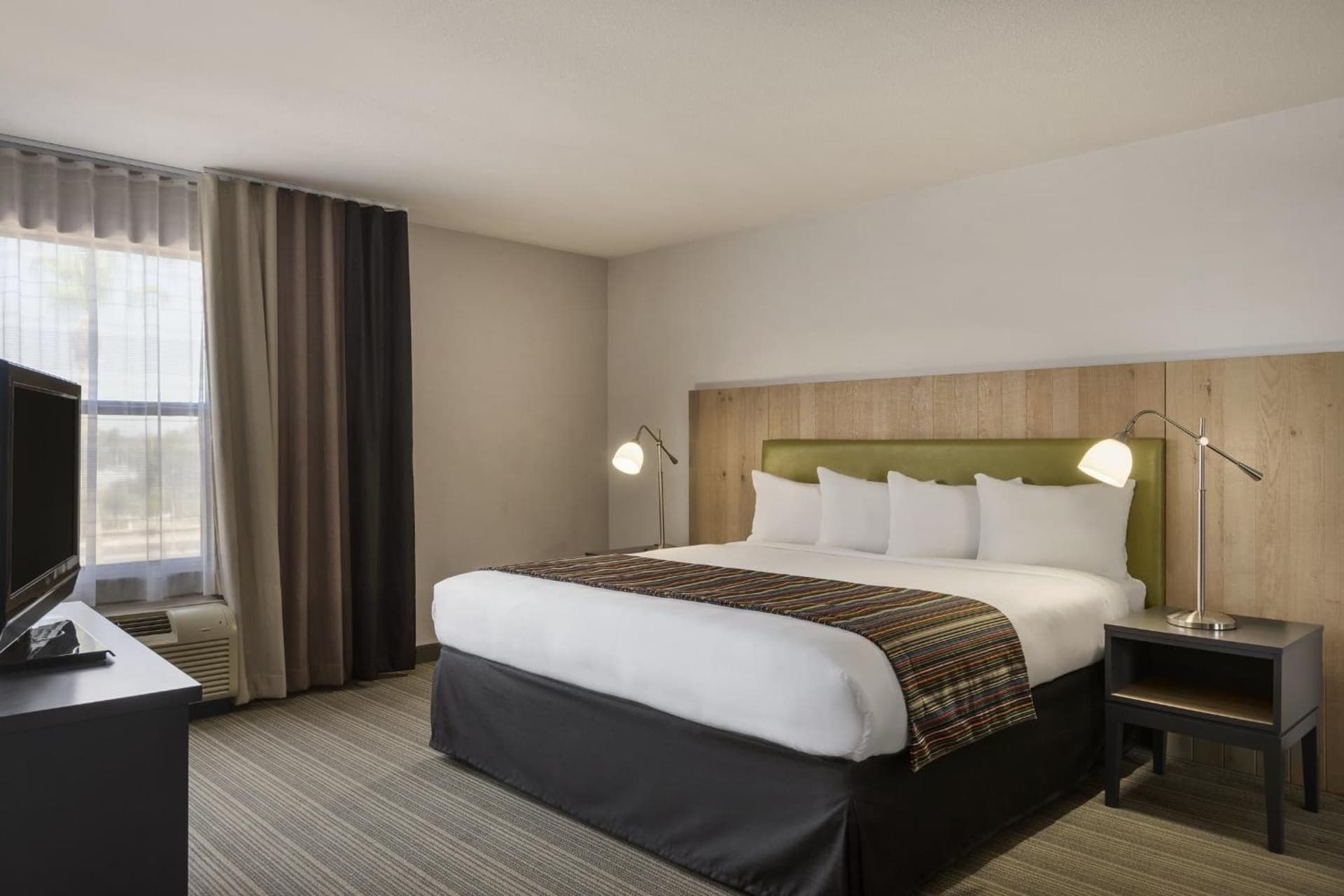 GreenTree Inn & Suites Phoenix Sky Harbor gallery photo in Phoenix, AZ — image 7