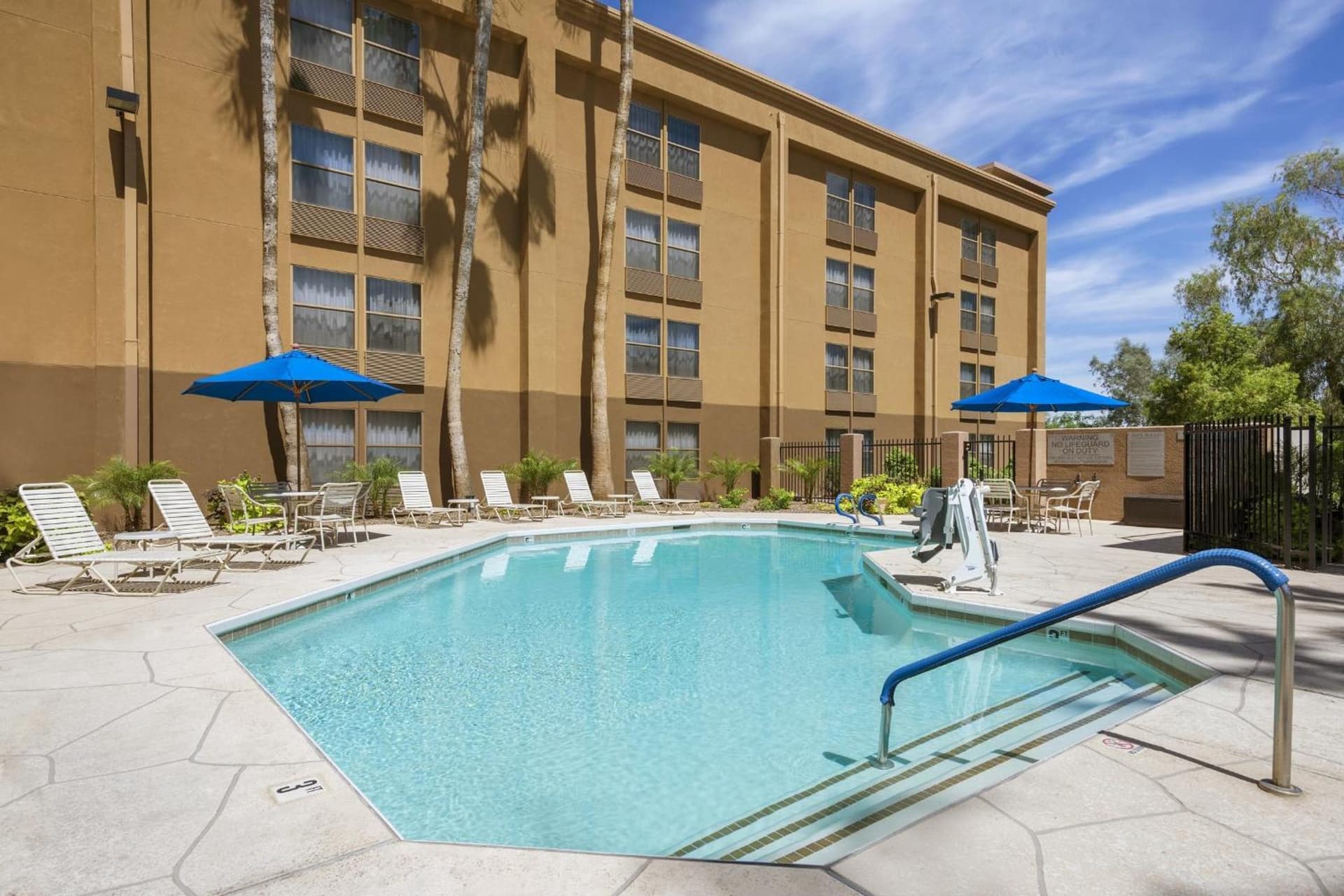 GreenTree Inn & Suites Phoenix Sky Harbor gallery photo in Phoenix, AZ — image 20