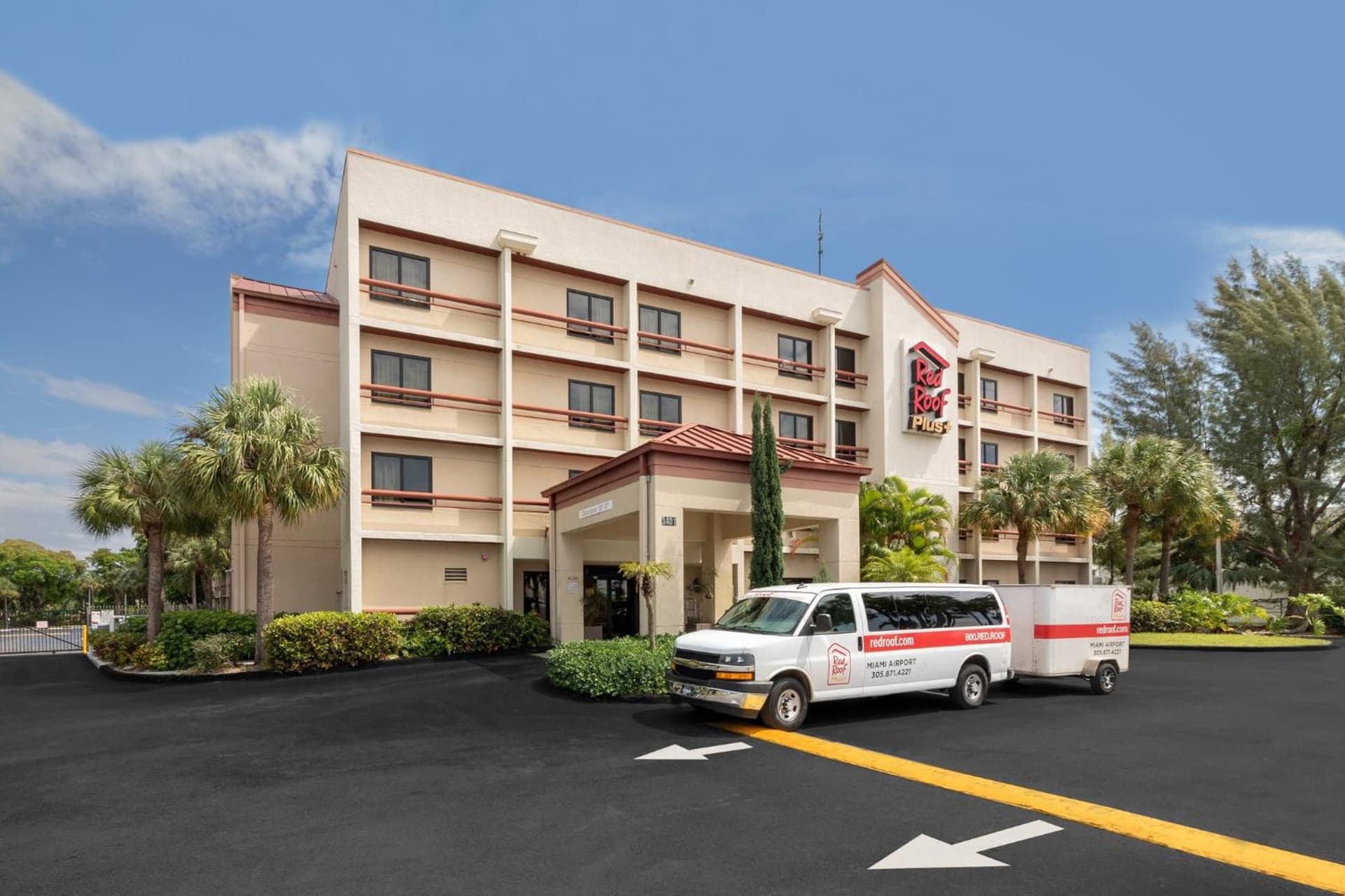 Red Roof Inn PLUS Miami Airport interior in Miami, FL — gallery photo 2