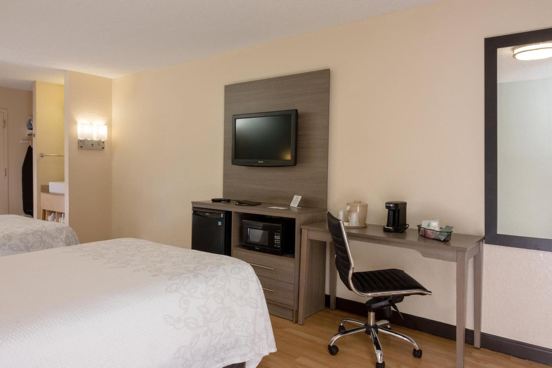 Red Roof Inn PLUS Miami Airport gallery photo in Miami, FL — image 14