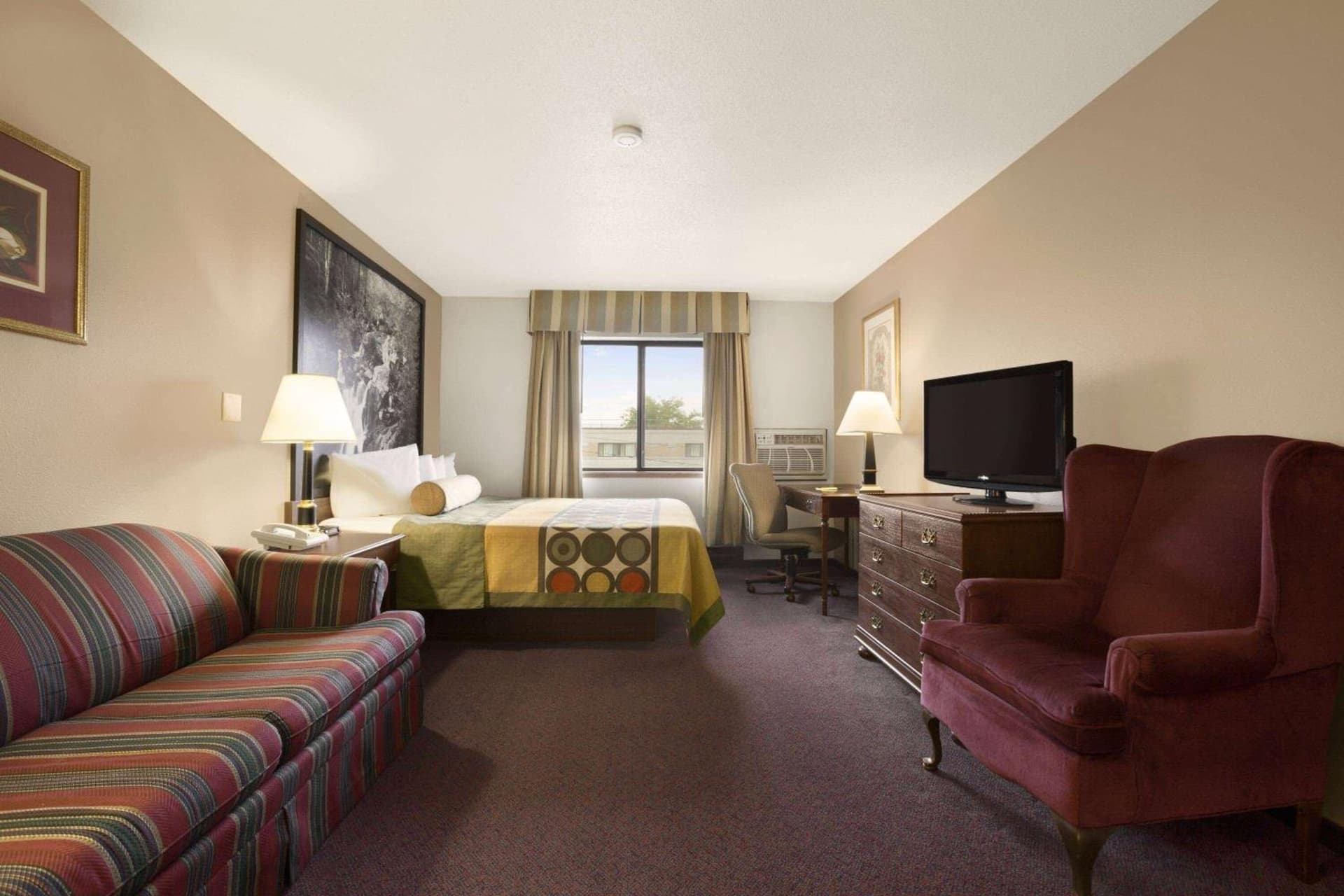 Super 8 by Wyndham Milwaukee Airport gallery photo in Milwaukee, WI — image 46