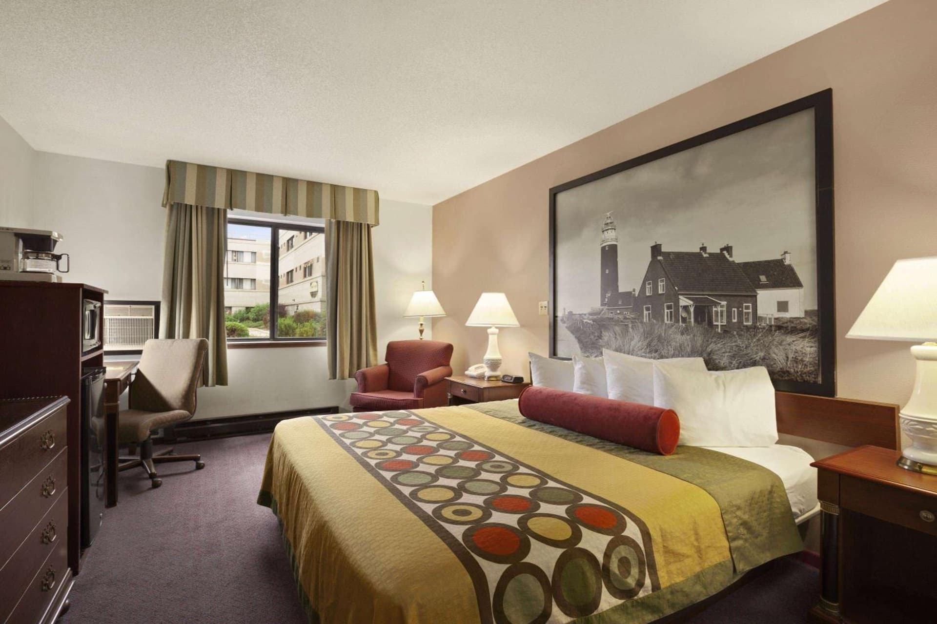 Super 8 by Wyndham Milwaukee Airport gallery photo in Milwaukee, WI — image 53