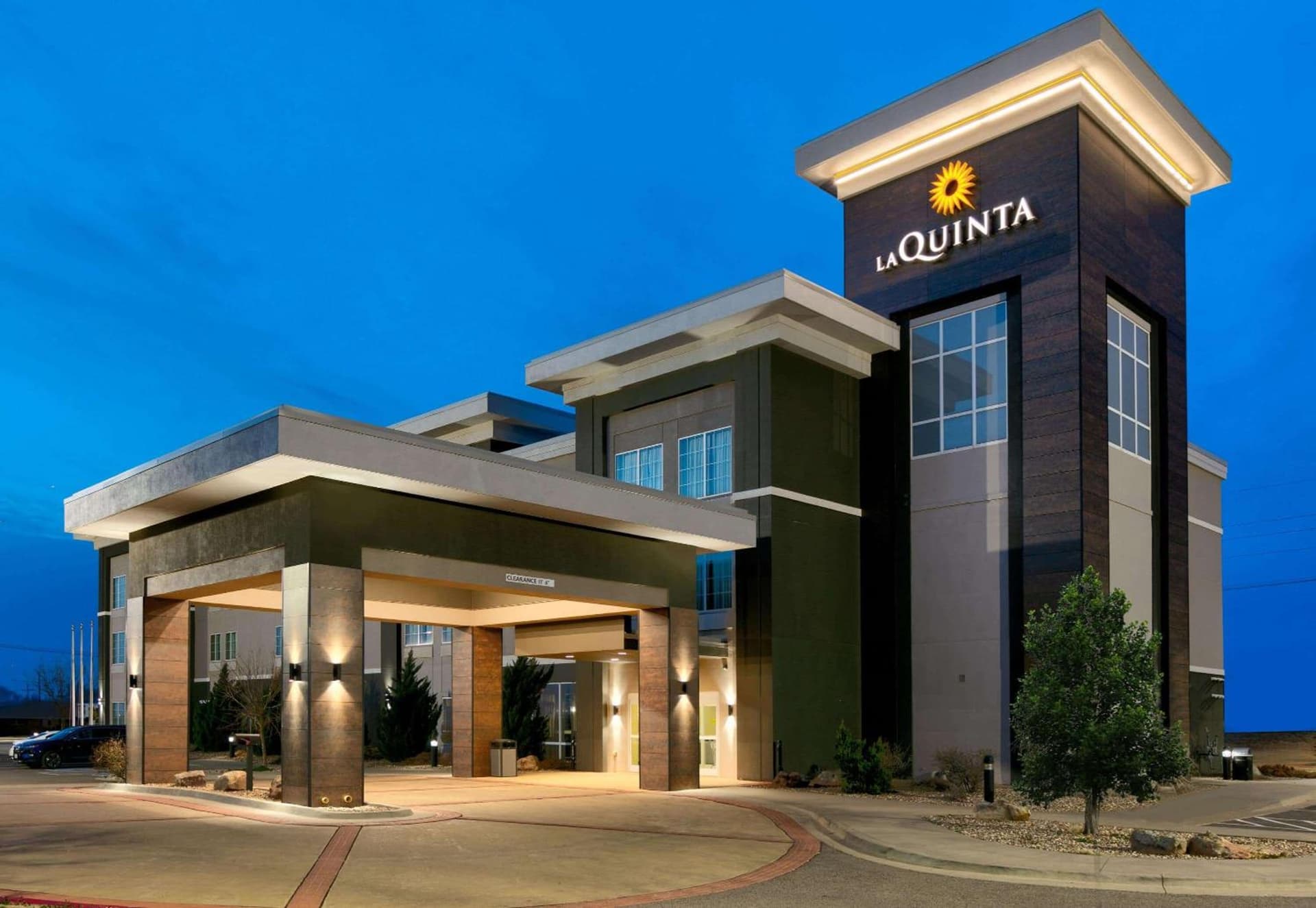 La Quinta by Wyndham Clinton Historic Route 66 featured exterior or lobby in Clinton, OK — similar hotel