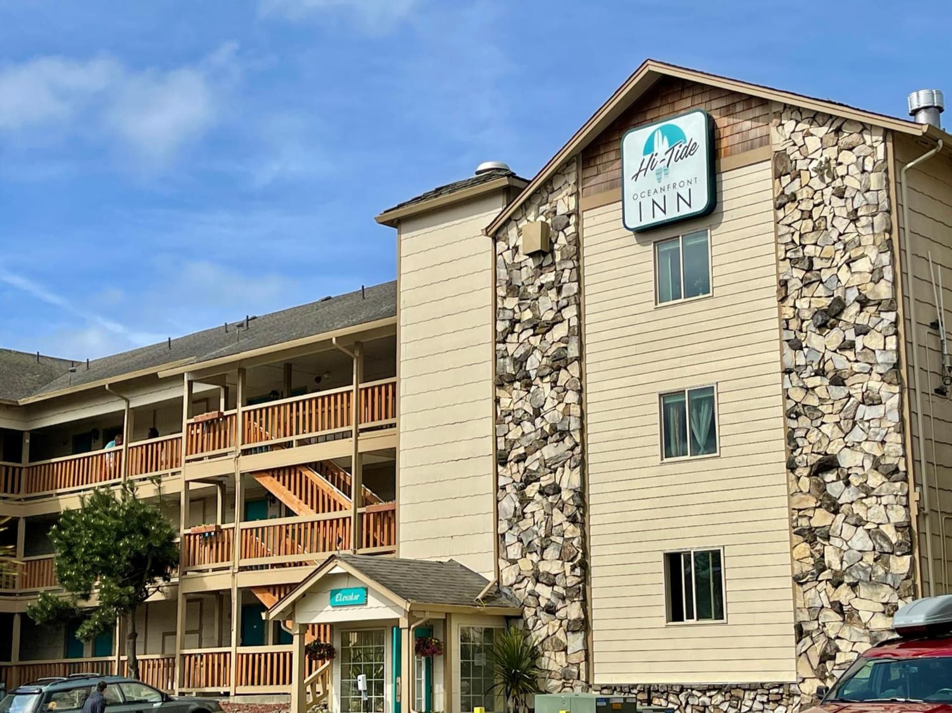 Hi Tide Oceanfront Inn featured exterior or lobby in Seaside, OR — similar hotel