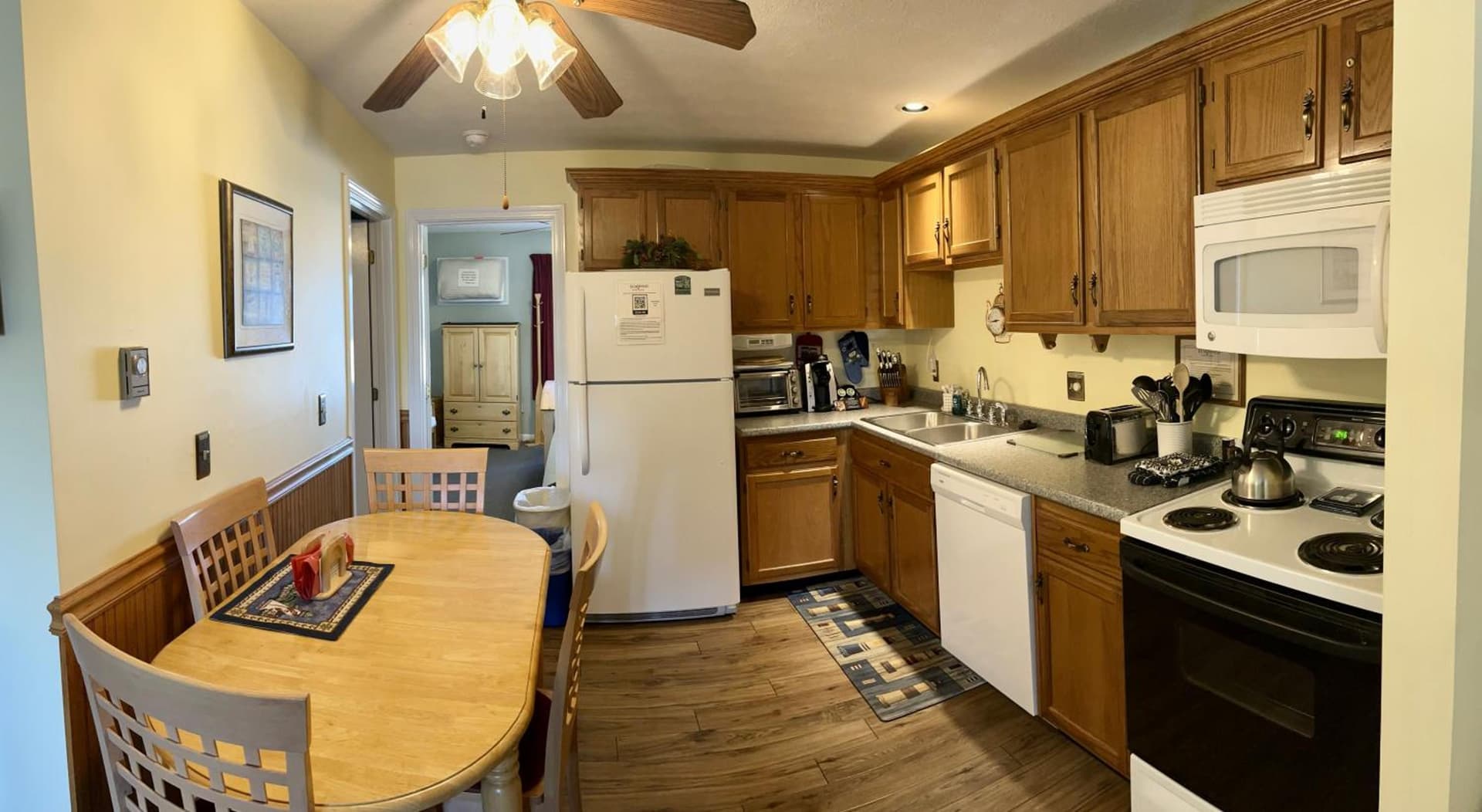 Elmwood Resort Hotel gallery photo in Wells — image 77