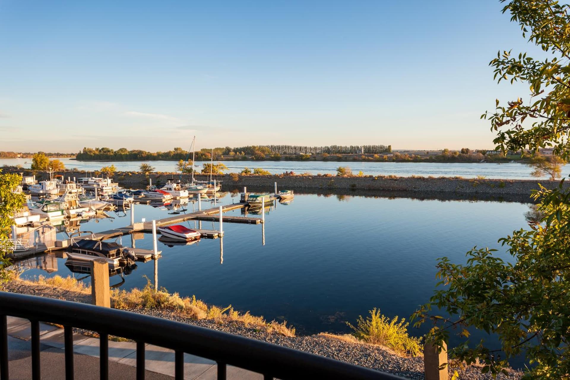 Courtyard Richland Columbia Point property views in Richland, WA — gallery photo 3