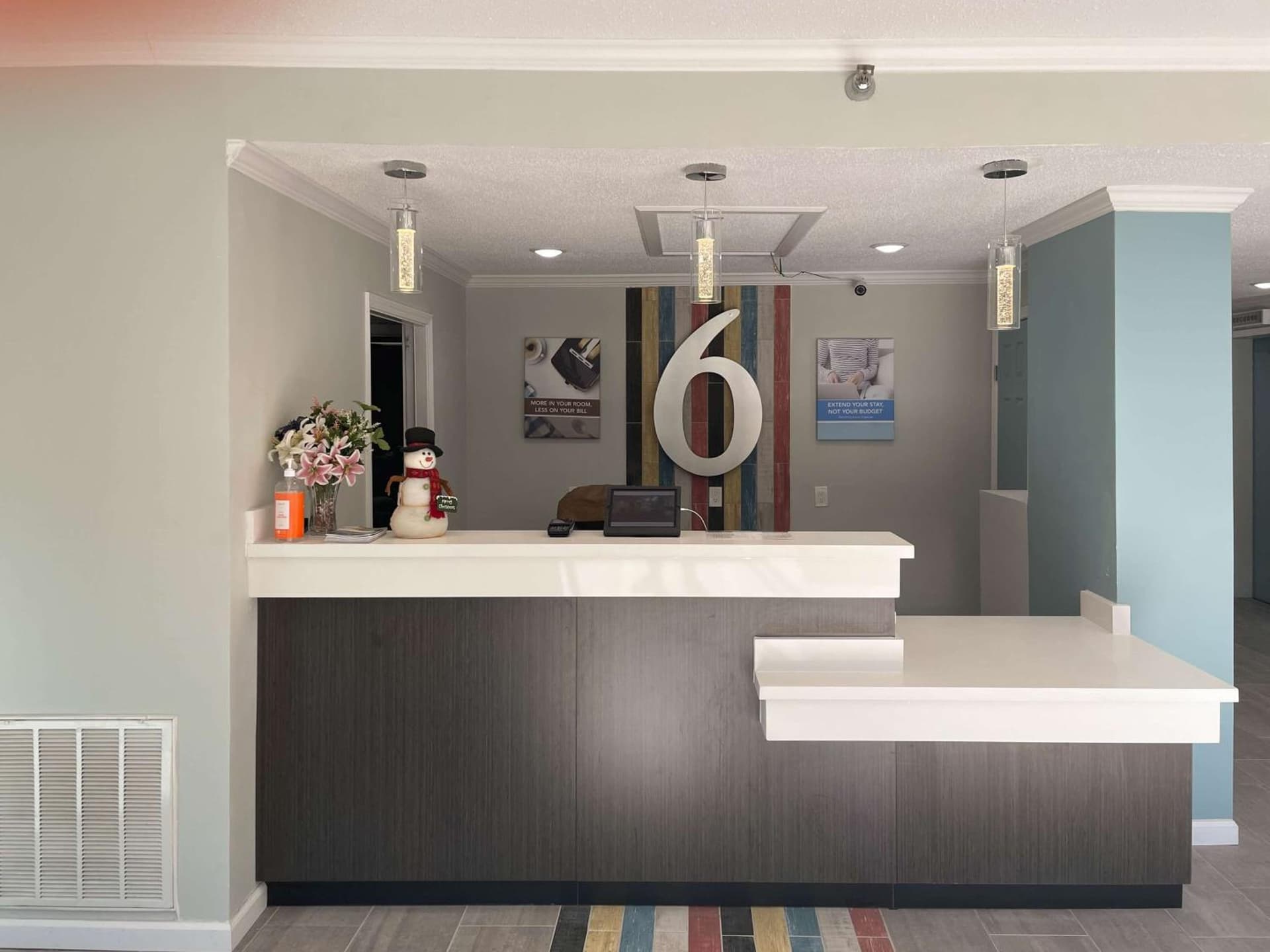 Studio 6 Vicksburg, MS- Downtown interior in Vicksburg, MS — gallery photo 2