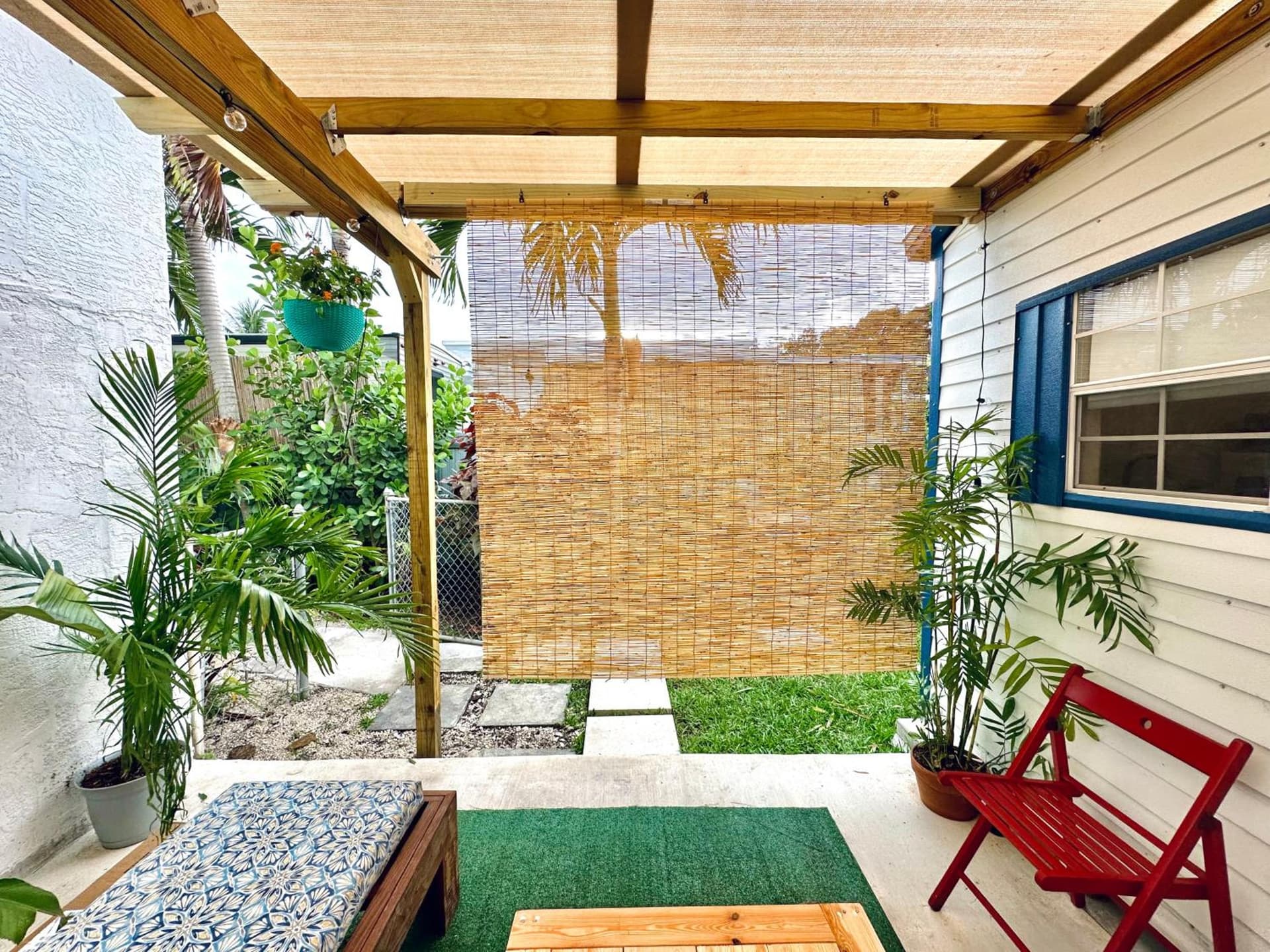 Beach guests house interior in Miami, FL — gallery photo 2