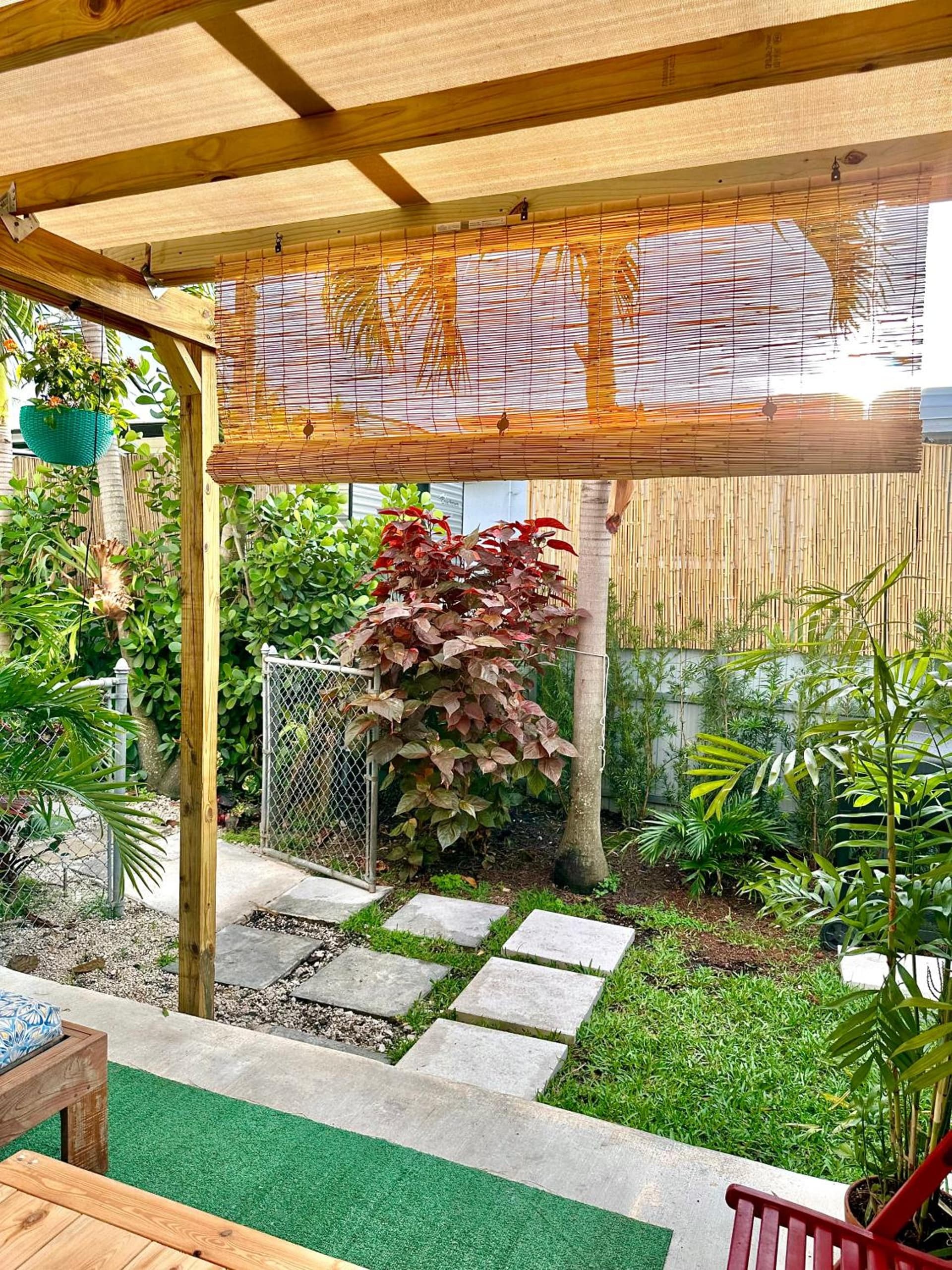 Beach guests house property views in Miami, FL — gallery photo 3