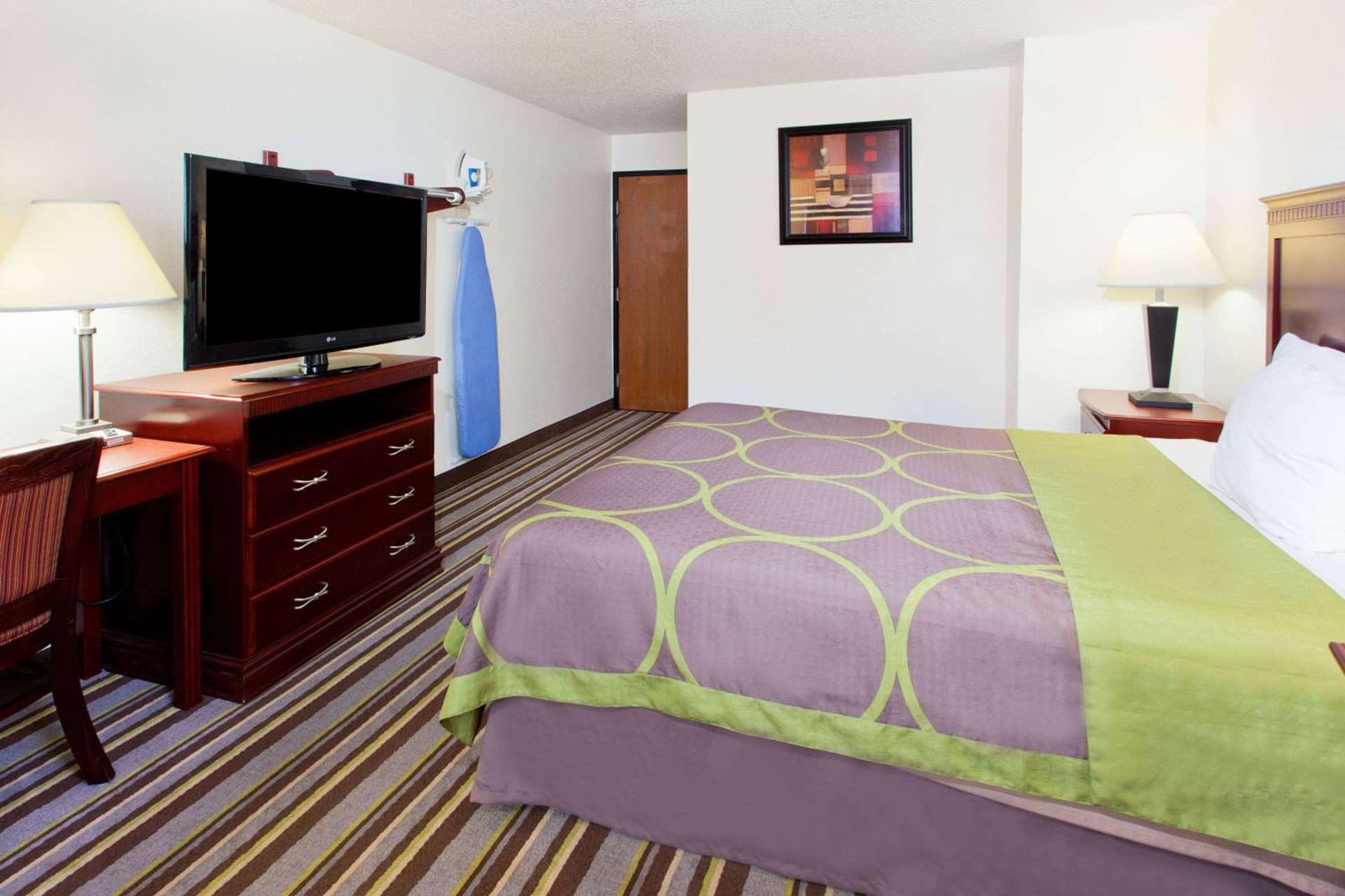 Super 8 by Wyndham Tuscaloosa gallery photo in Tuscaloosa, AL — image 23