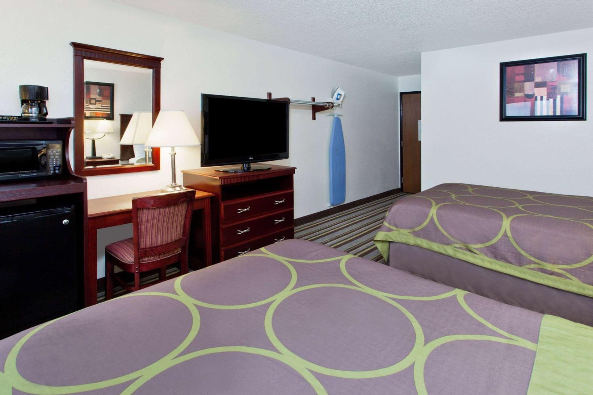 Super 8 by Wyndham Tuscaloosa gallery photo in Tuscaloosa, AL — image 47
