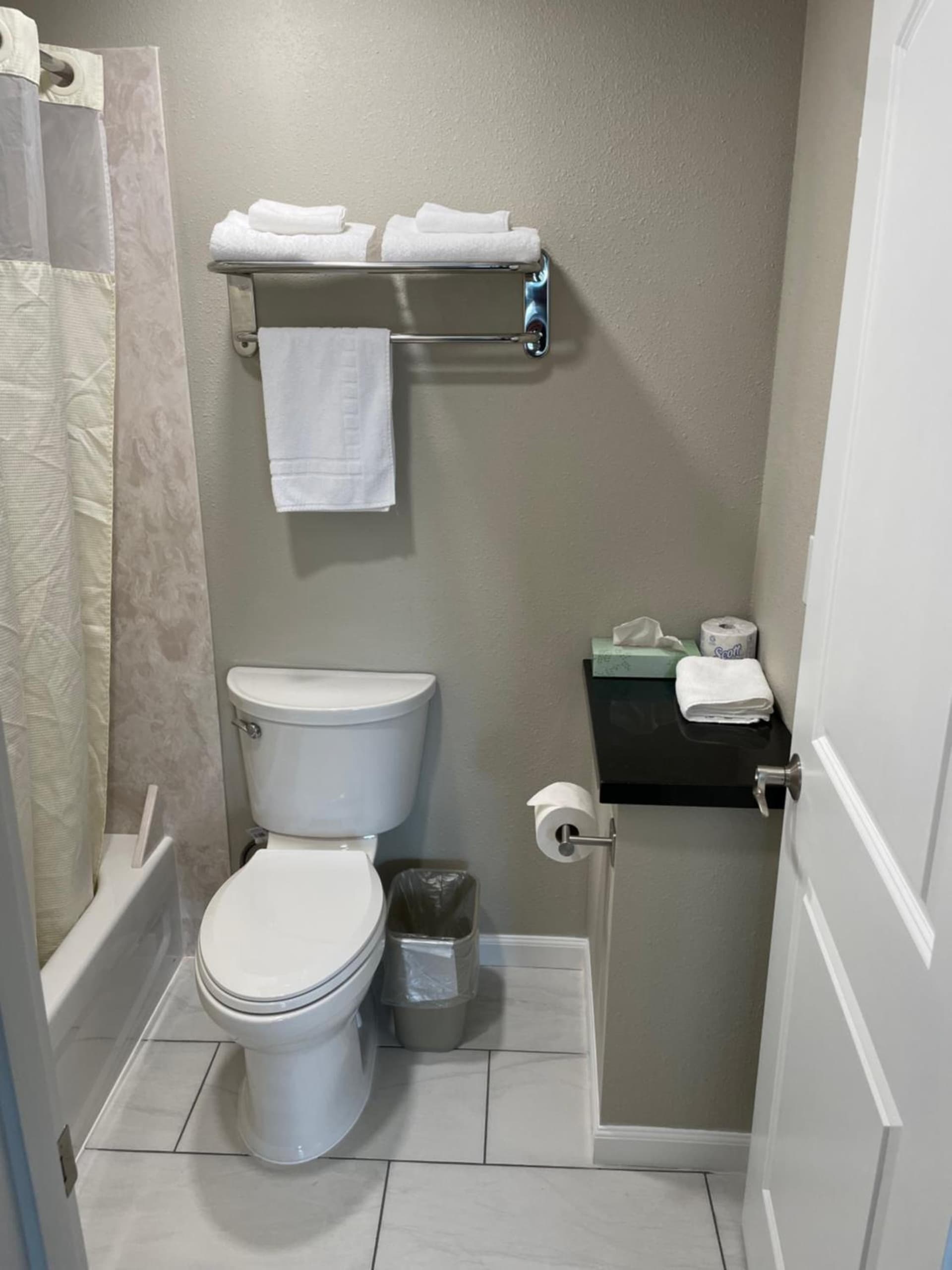 Royal Inn Eugene- Airport gallery photo in Eugene, OR — image 4