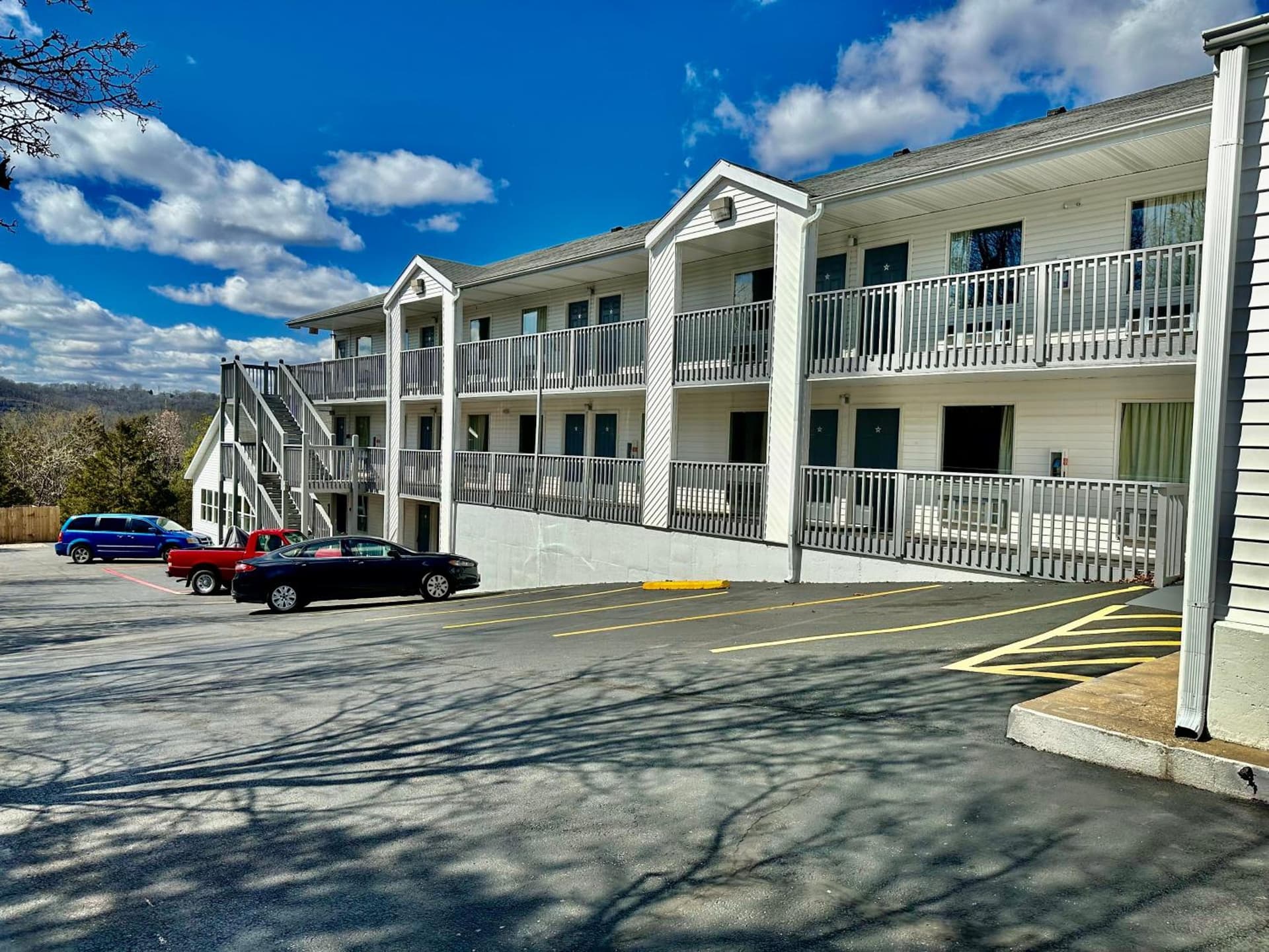 Celebrity Inn featured exterior or lobby in Branson, MO — similar hotel