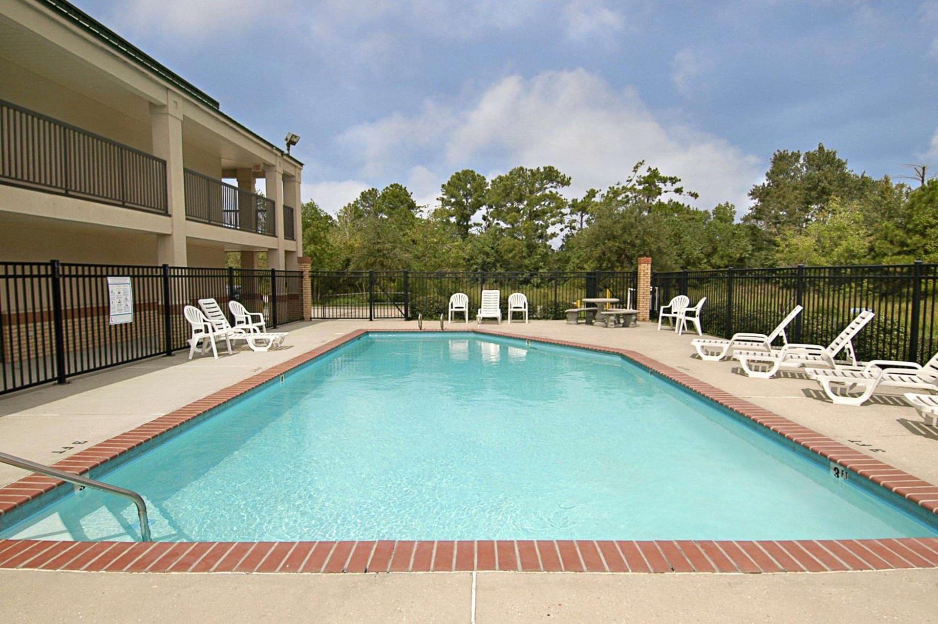 Super 8 by Wyndham Slidell gallery photo in Slidell, LA — image 12