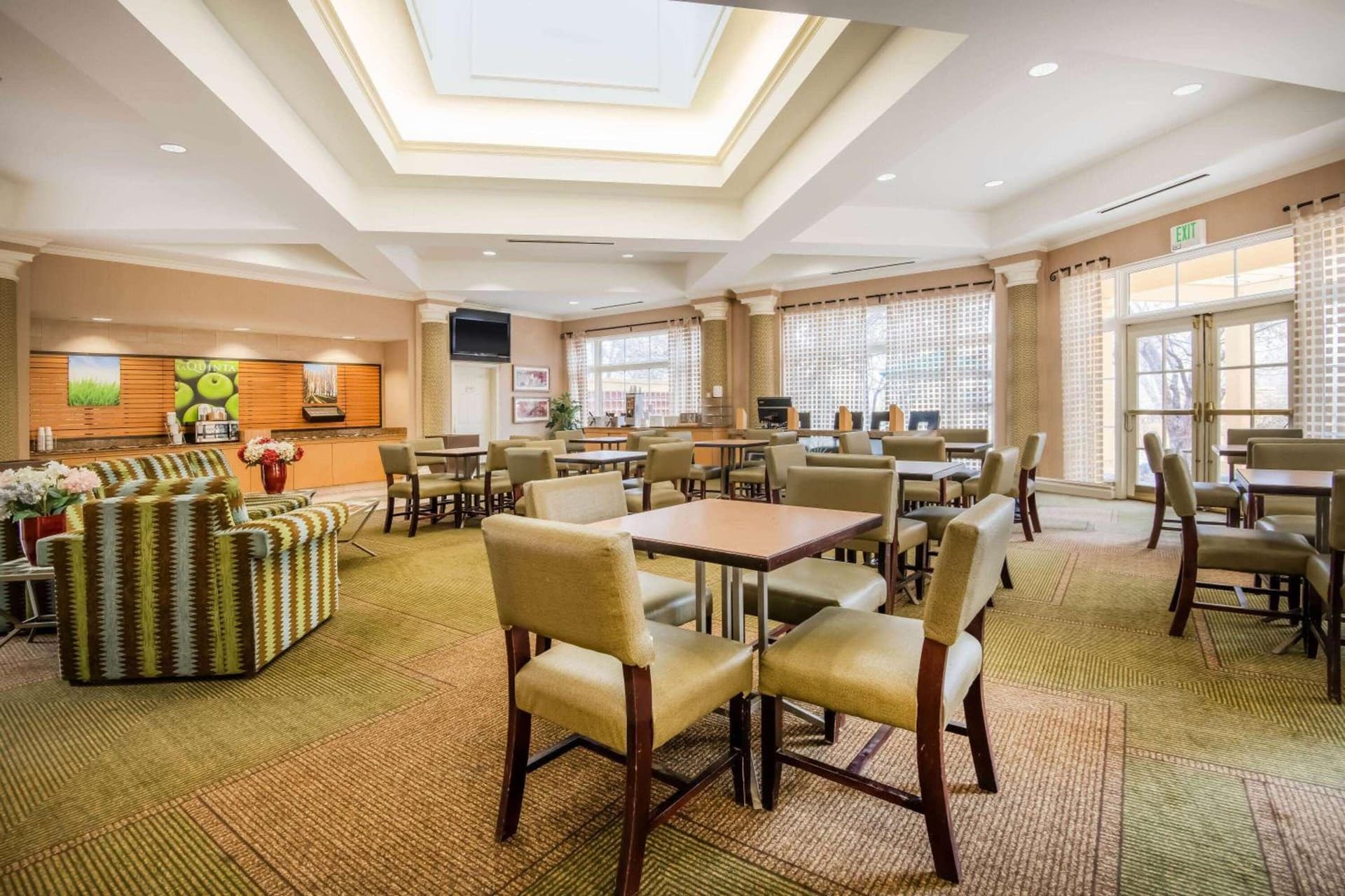 La Quinta Inn & Suites by Wyndham Colorado Springs South AP gallery photo in Colorado Springs, CO — image 69