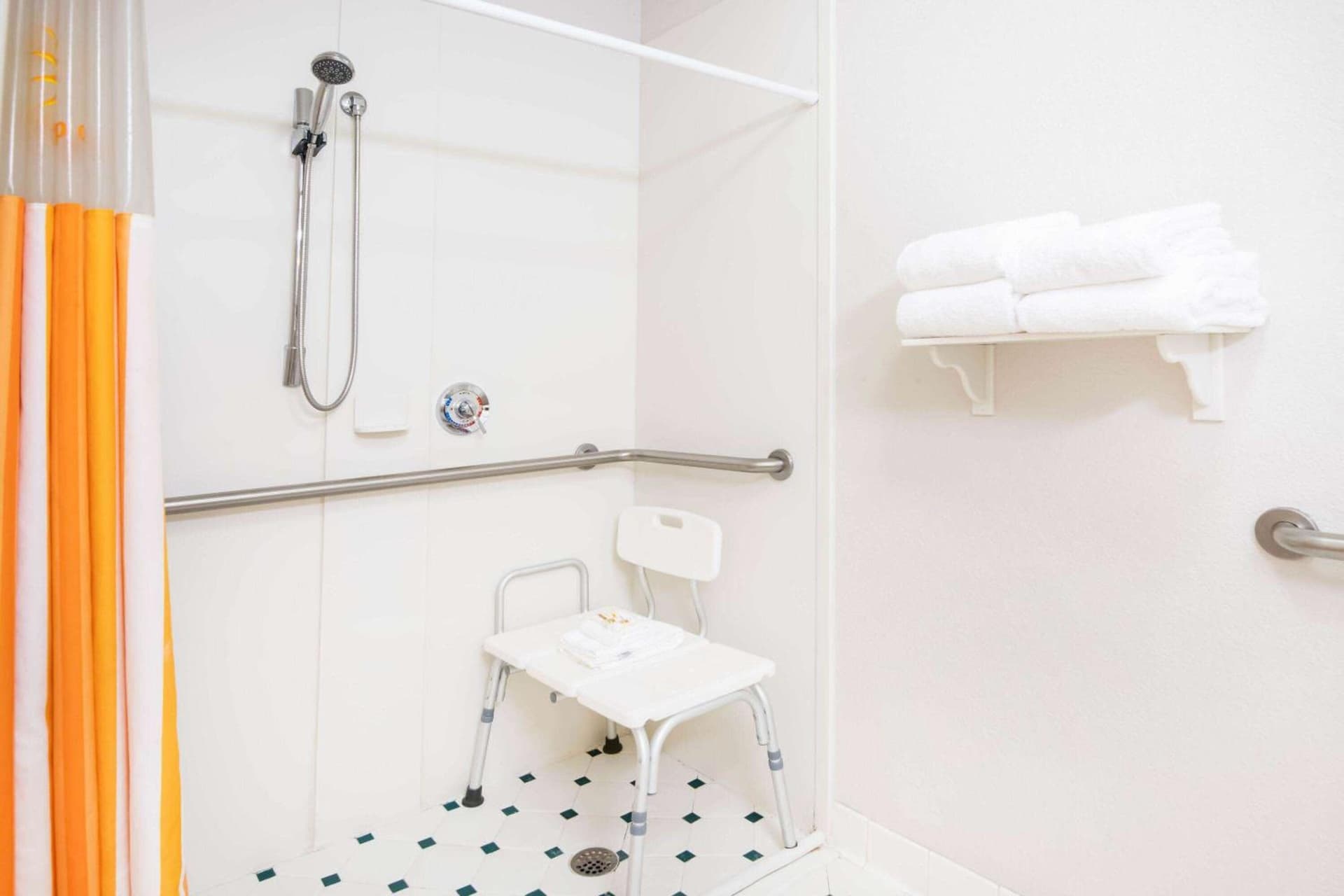La Quinta Inn & Suites by Wyndham Colorado Springs South AP gallery photo in Colorado Springs, CO — image 21