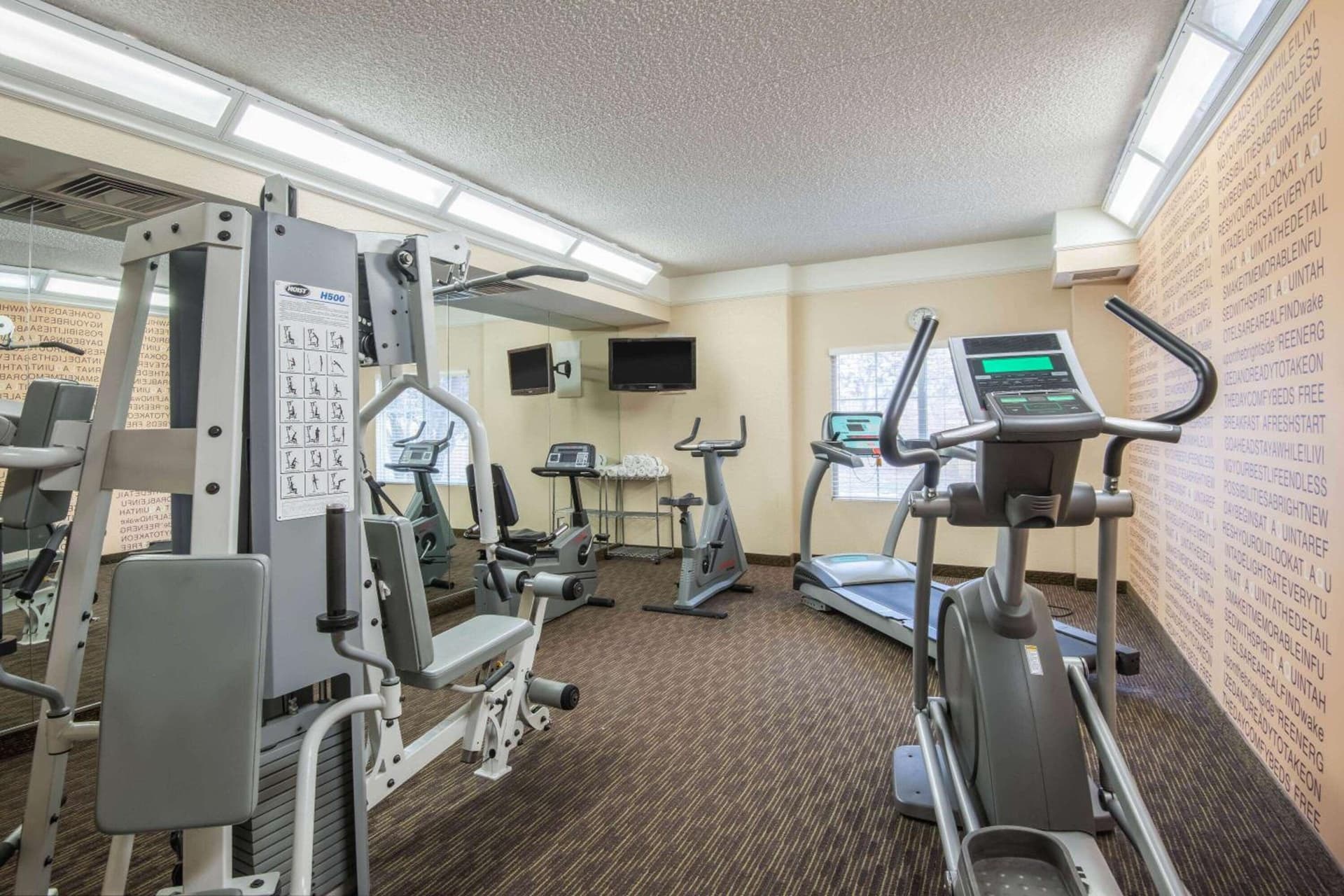 La Quinta Inn & Suites by Wyndham Colorado Springs South AP gallery photo in Colorado Springs, CO — image 59