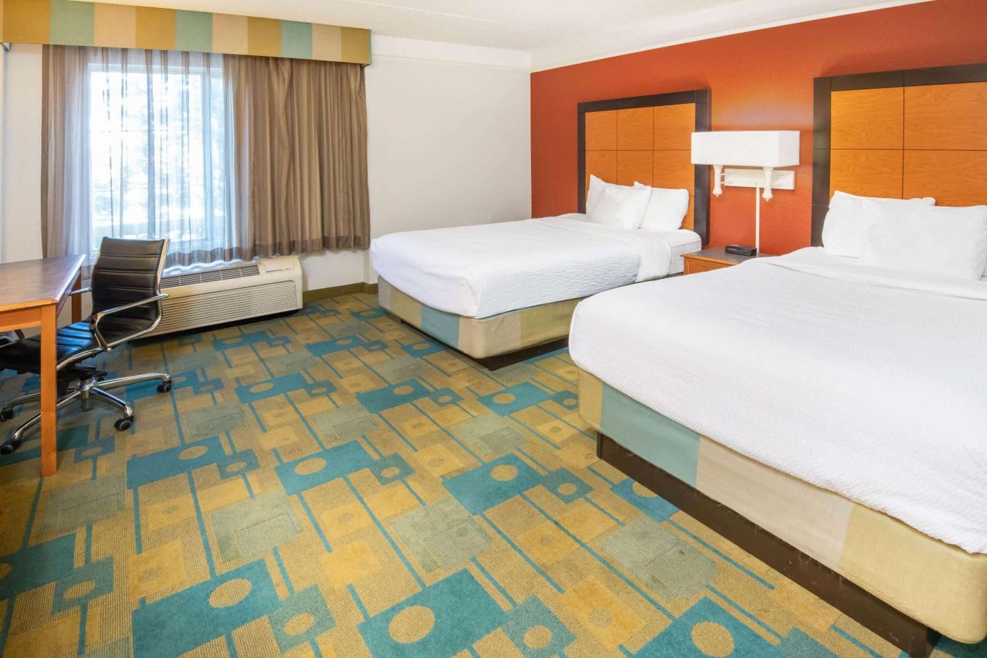 La Quinta Inn & Suites by Wyndham Colorado Springs South AP gallery photo in Colorado Springs, CO — image 11