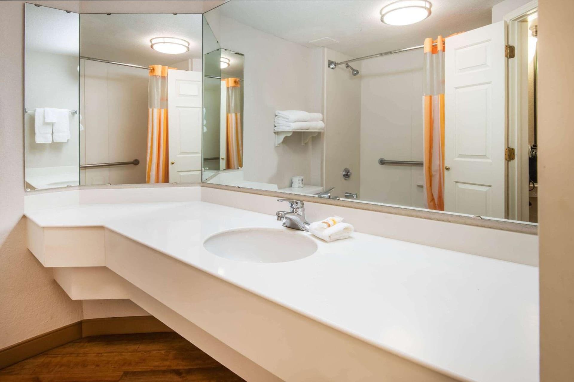 La Quinta Inn & Suites by Wyndham Colorado Springs South AP gallery photo in Colorado Springs, CO — image 48