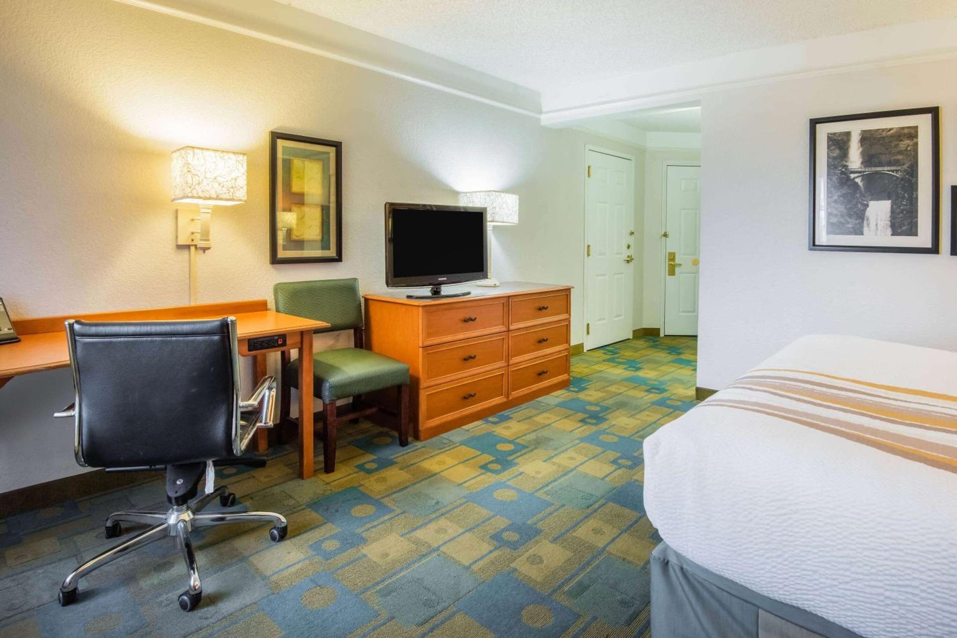 La Quinta Inn & Suites by Wyndham Colorado Springs South AP gallery photo in Colorado Springs, CO — image 10