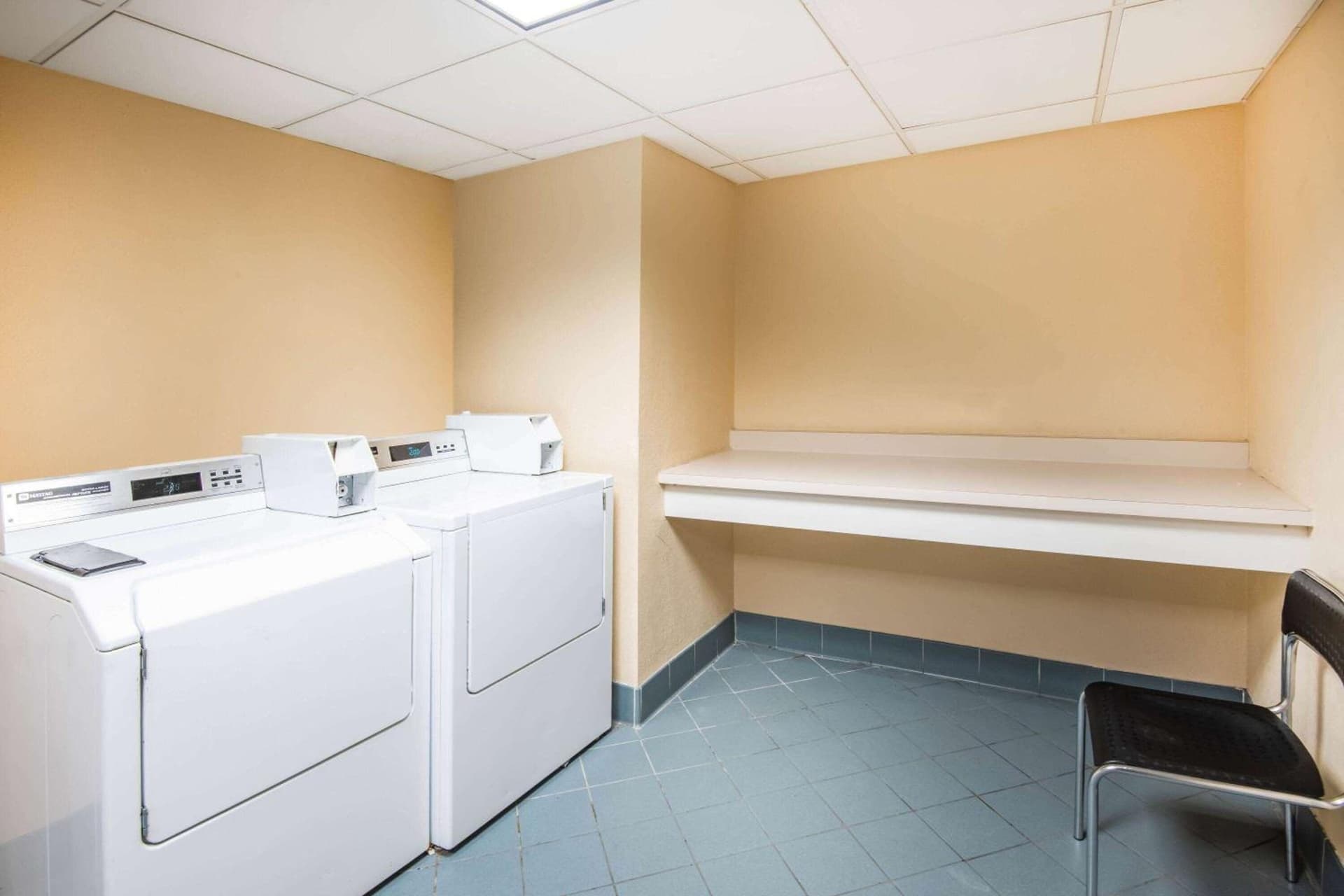 La Quinta Inn & Suites by Wyndham Colorado Springs South AP gallery photo in Colorado Springs, CO — image 43