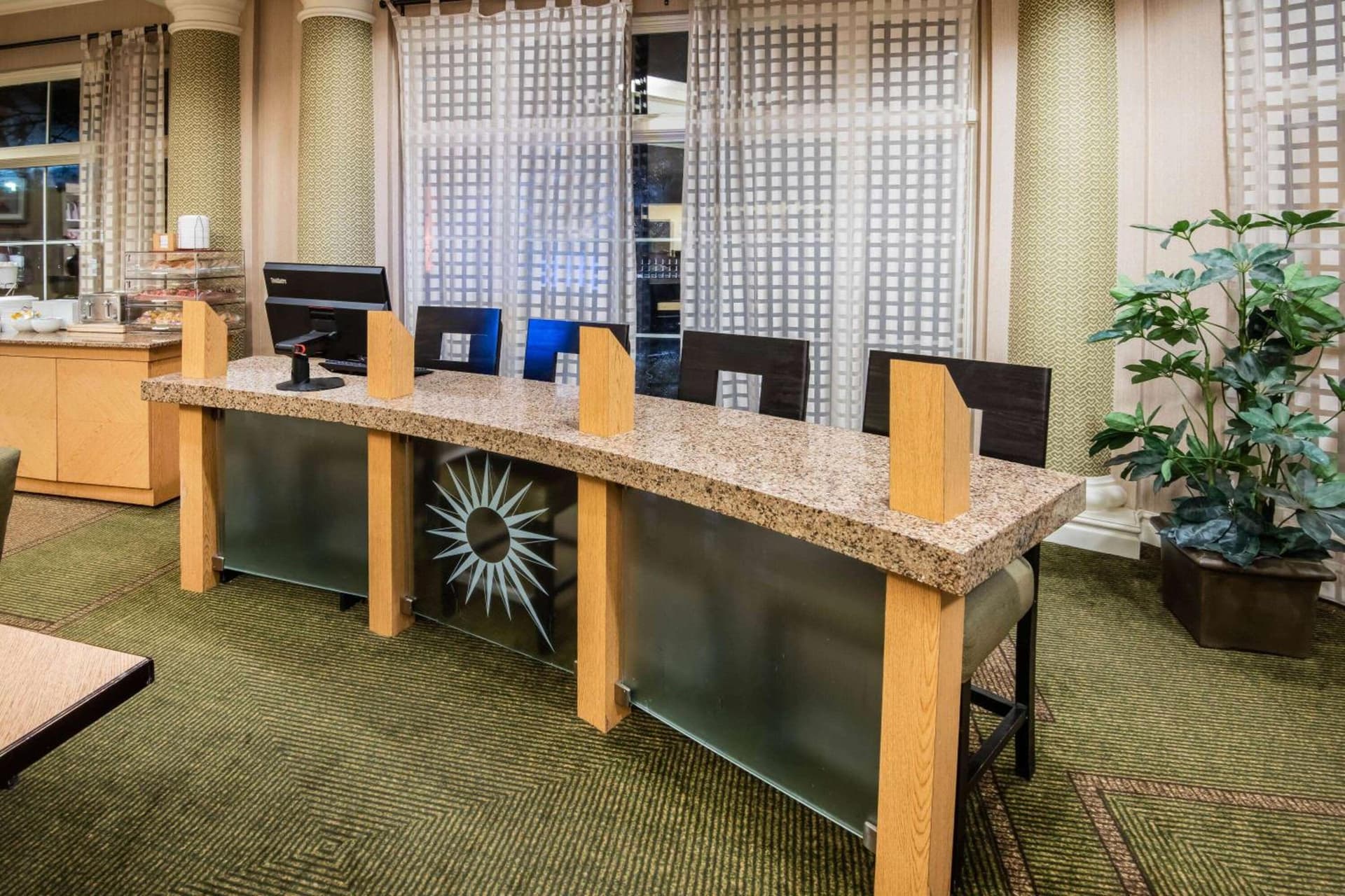 La Quinta Inn & Suites by Wyndham Colorado Springs South AP gallery photo in Colorado Springs, CO — image 6
