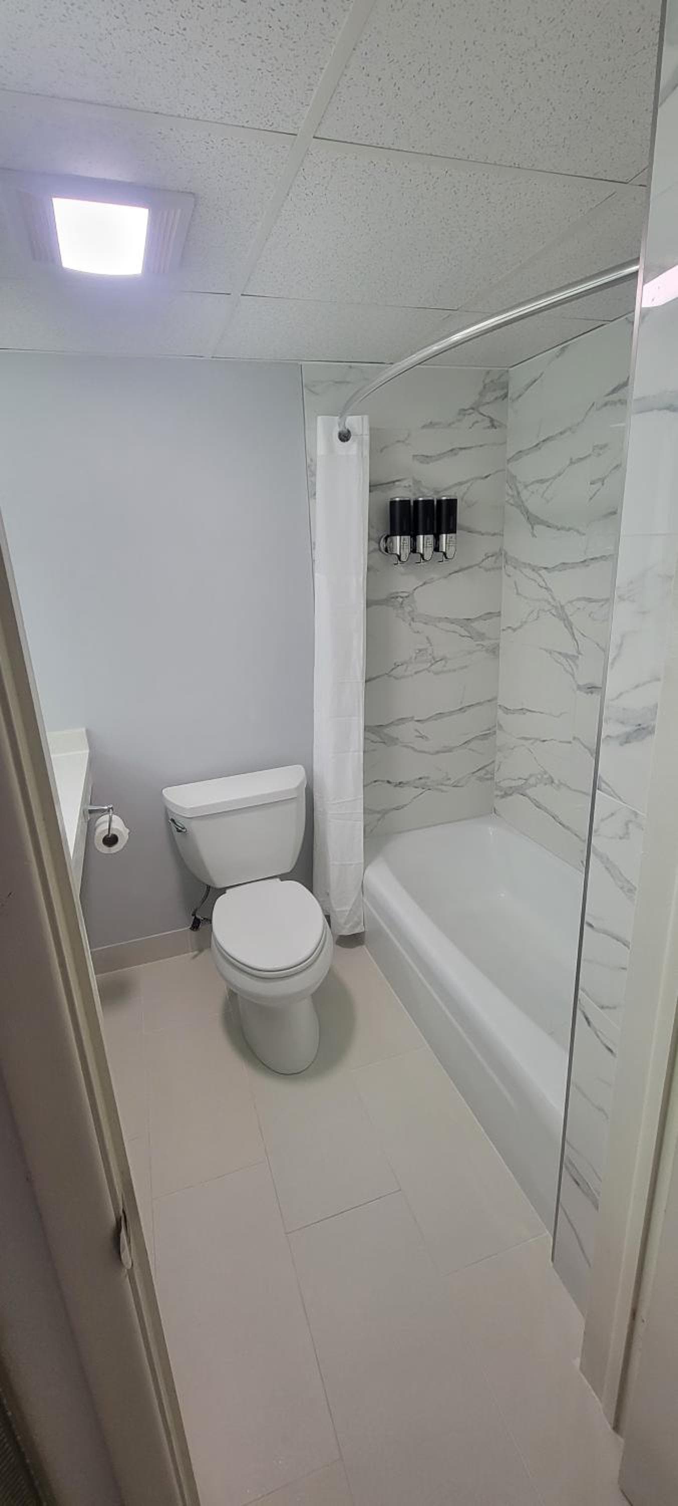 The Royal Inn & Suites gallery photo in Akron, OH — image 25