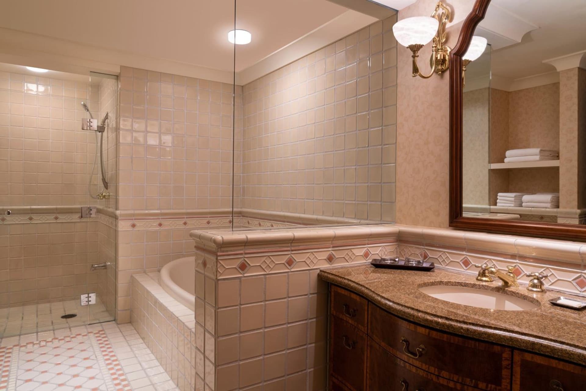 The Royal Hawaiian, A Luxury Collection Resort, Waikiki gallery photo in Honolulu, HI — image 44