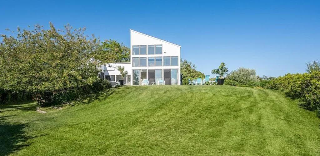 Townhouses & Captain's Quarters featured exterior or lobby in Montauk, NY — similar hotel