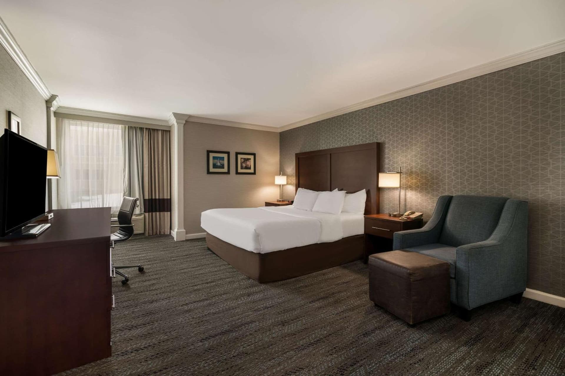 Comfort Inn & Suites Plattsburgh - Morrisonville interior in Plattsburgh, NY — gallery photo 2