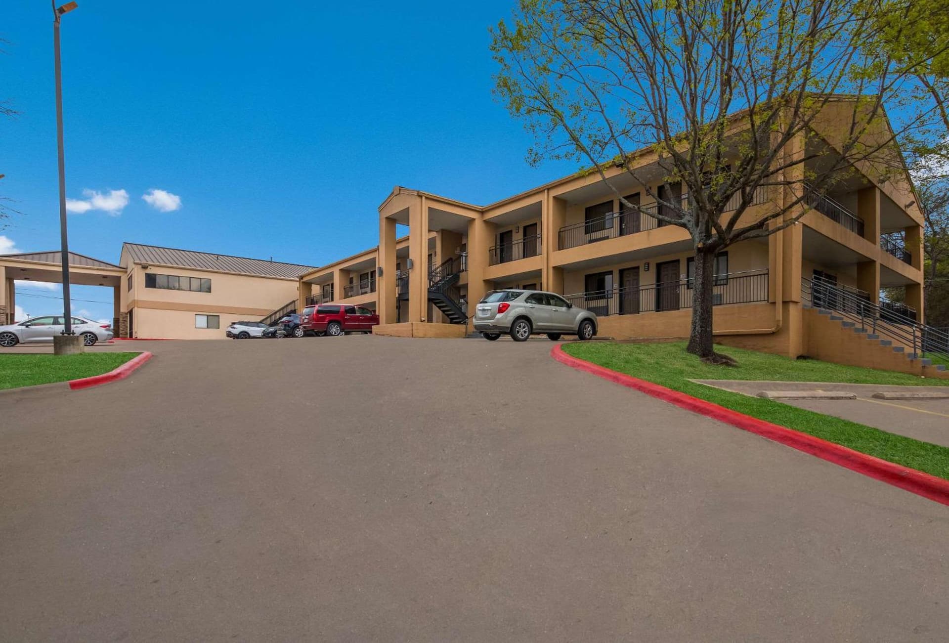 Quality Inn & Suites Round Rock interior in Round Rock, TX — gallery photo 2