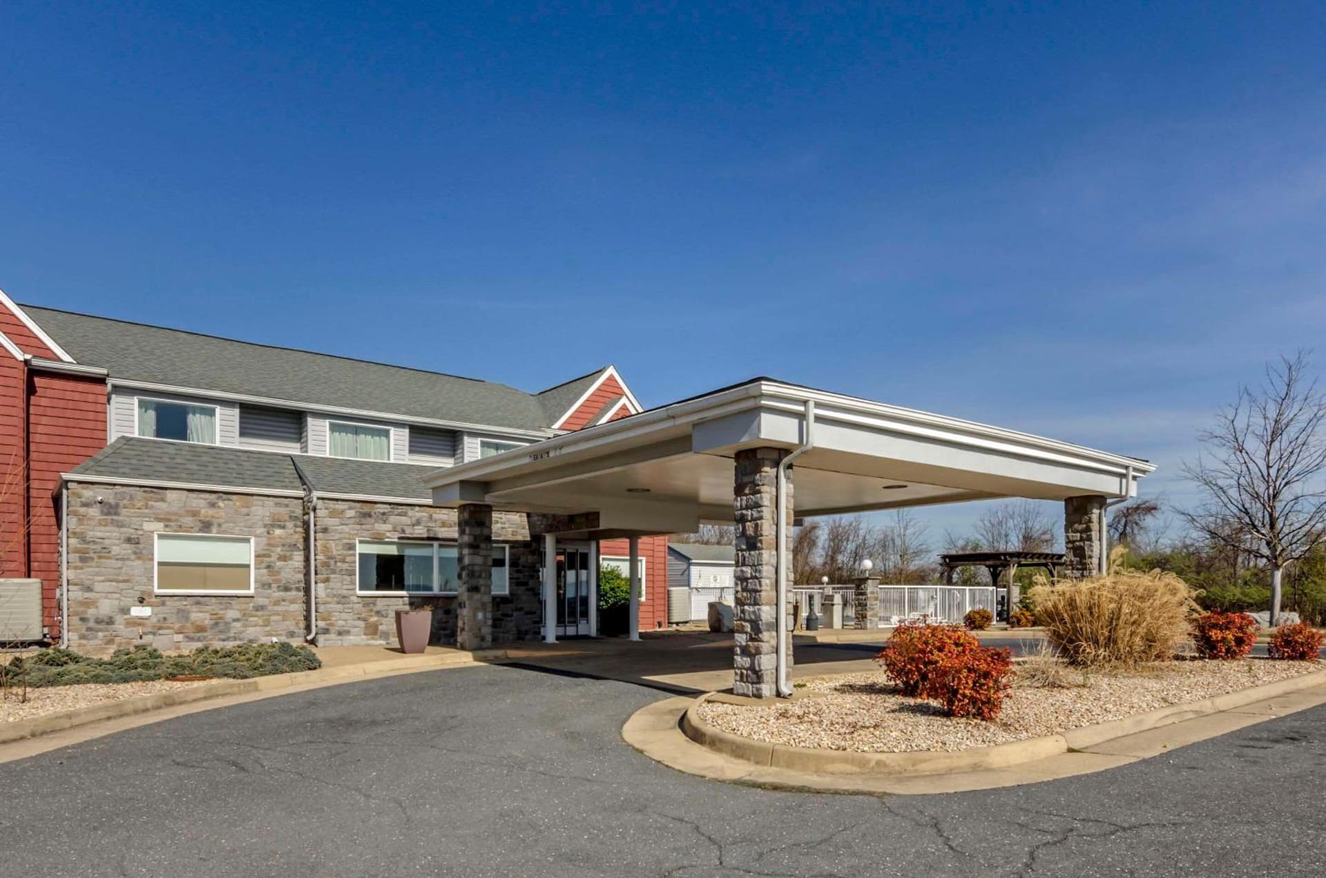 Clarion Pointe Staunton East interior in Staunton, VA — gallery photo 2