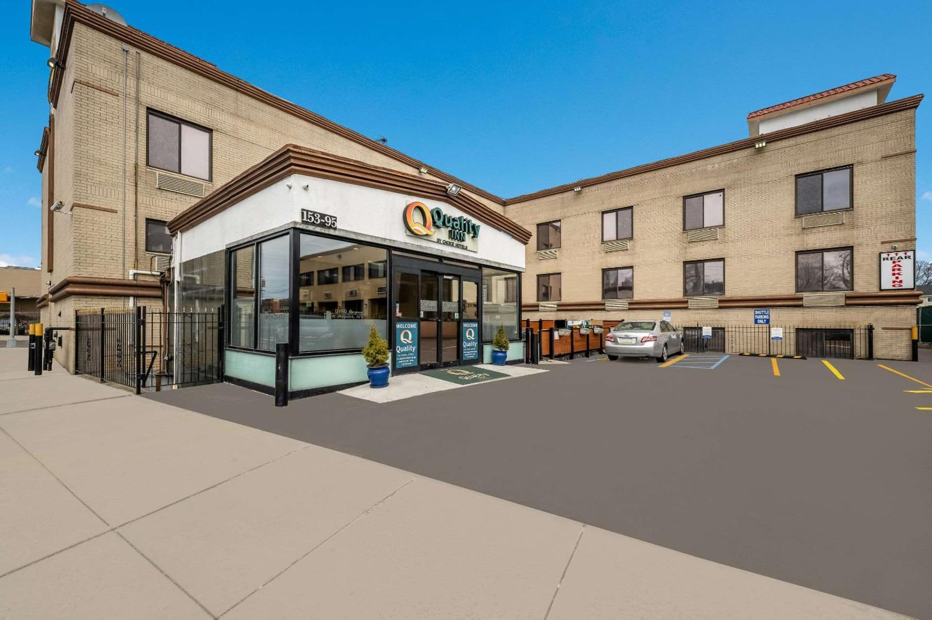 Quality Inn JFK Airport Rockaway Blvd interior in Queens, NY — gallery photo 2