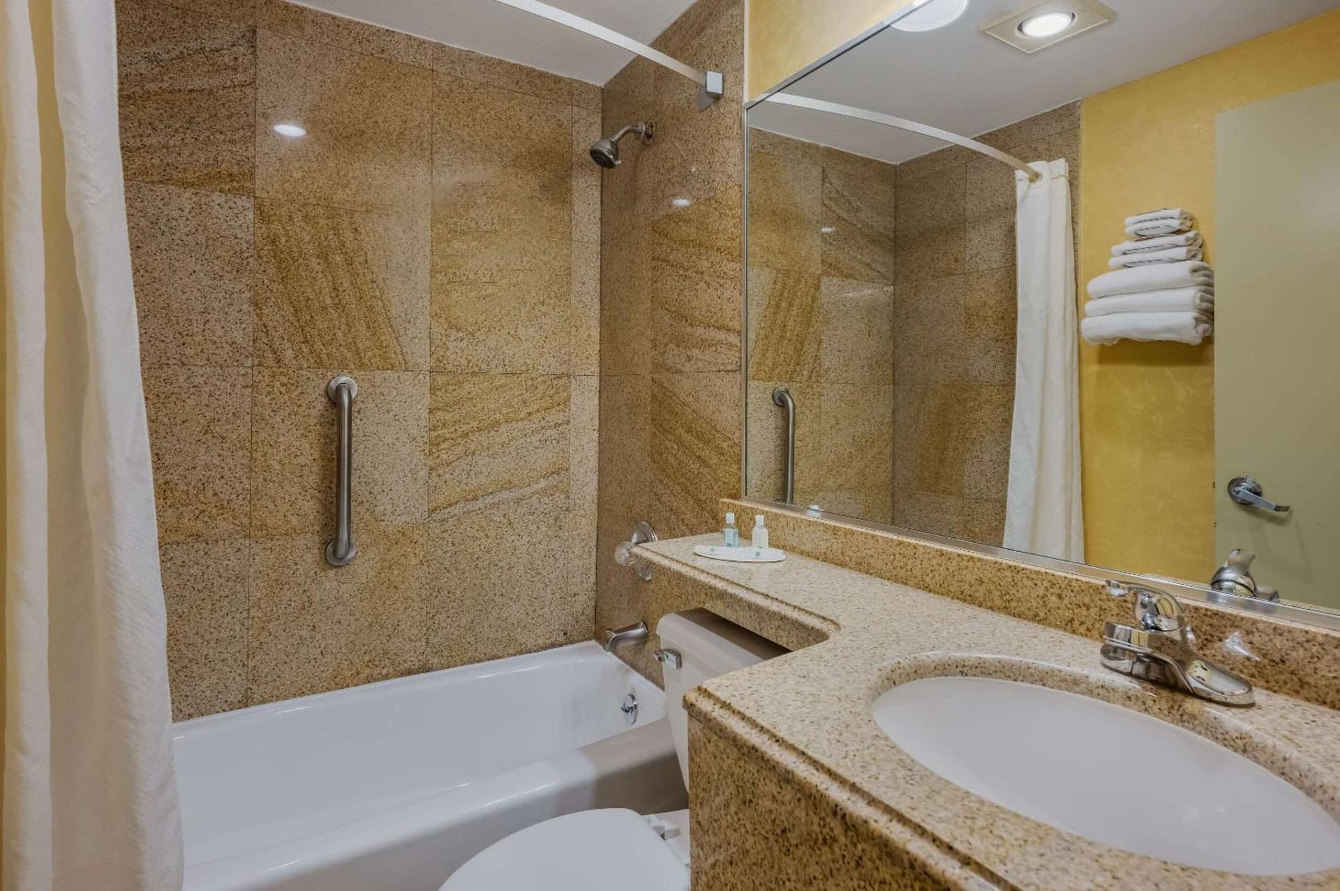 Quality Inn JFK Airport Rockaway Blvd gallery photo in Queens, NY — image 13