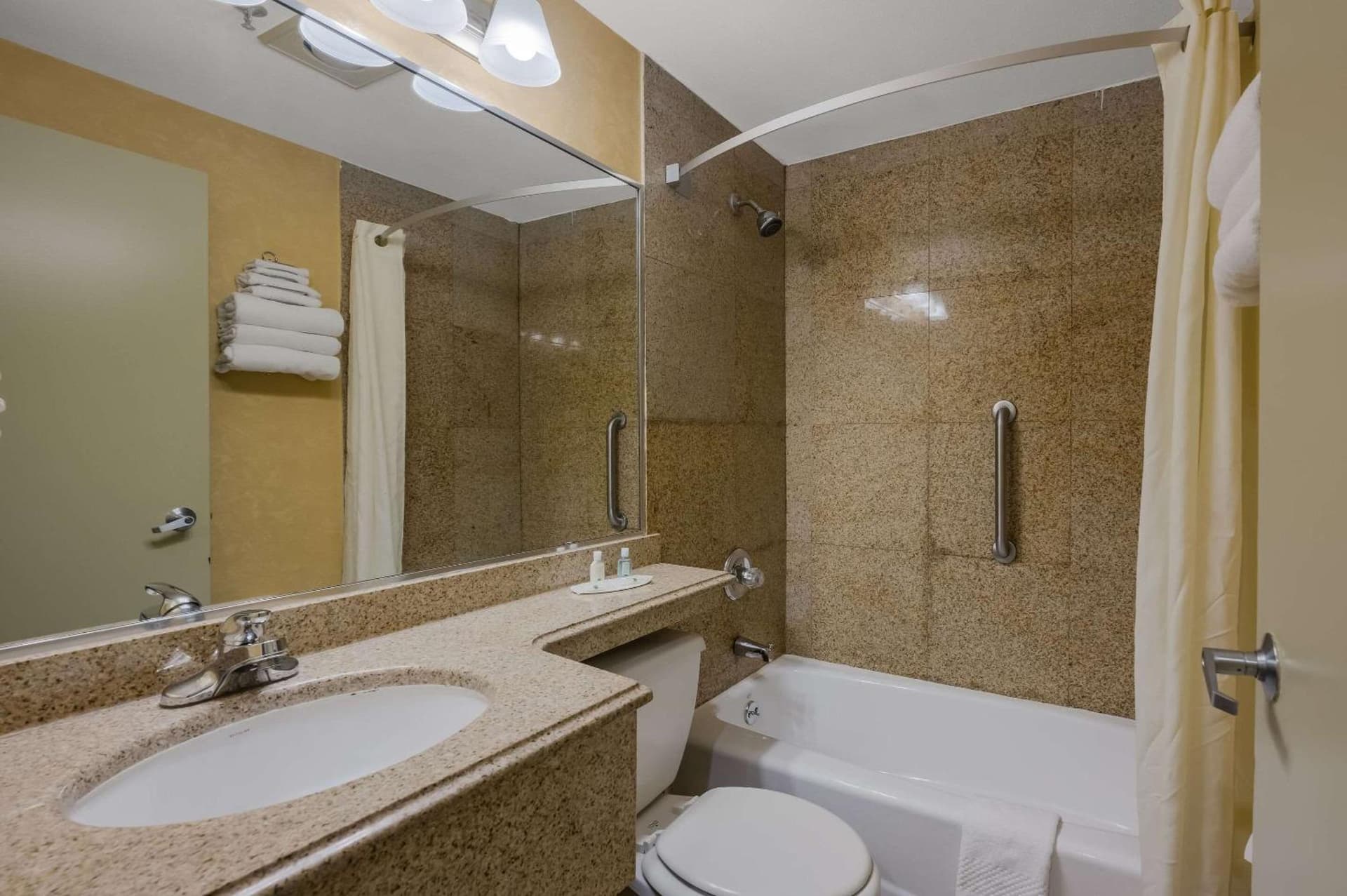 Quality Inn JFK Airport Rockaway Blvd gallery photo in Queens, NY — image 40