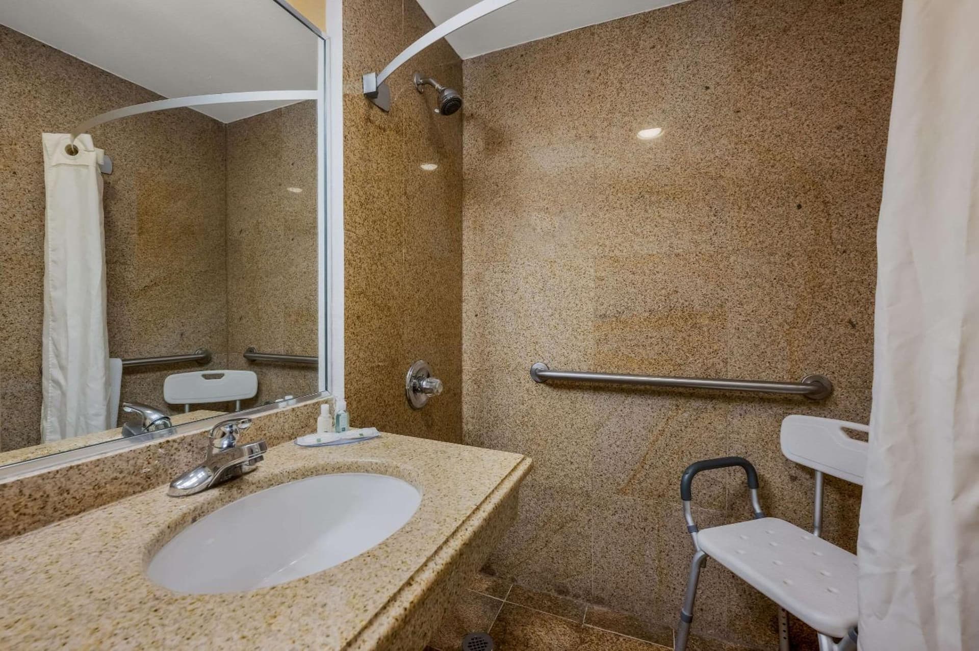 Quality Inn JFK Airport Rockaway Blvd gallery photo in Queens, NY — image 50