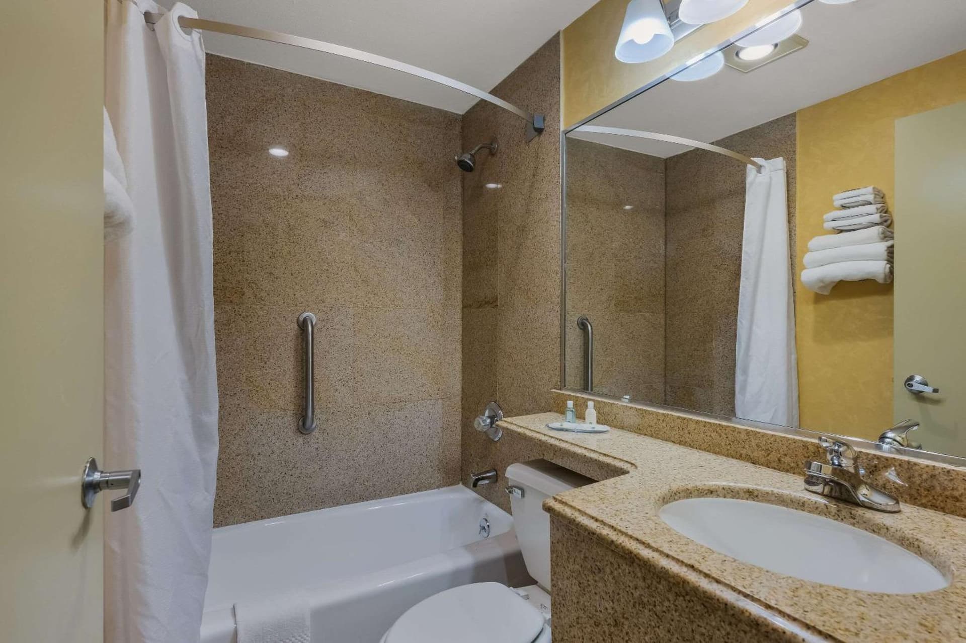 Quality Inn JFK Airport Rockaway Blvd gallery photo in Queens, NY — image 37