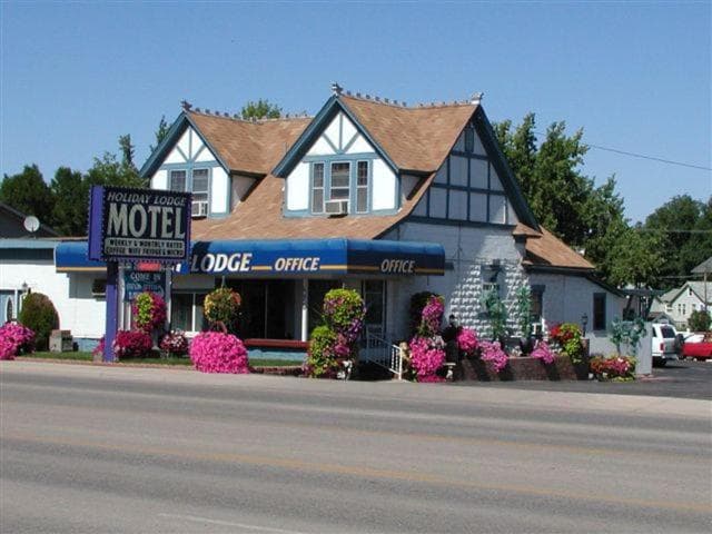 Holiday Lodge interior in Sheridan, WY — gallery photo 2