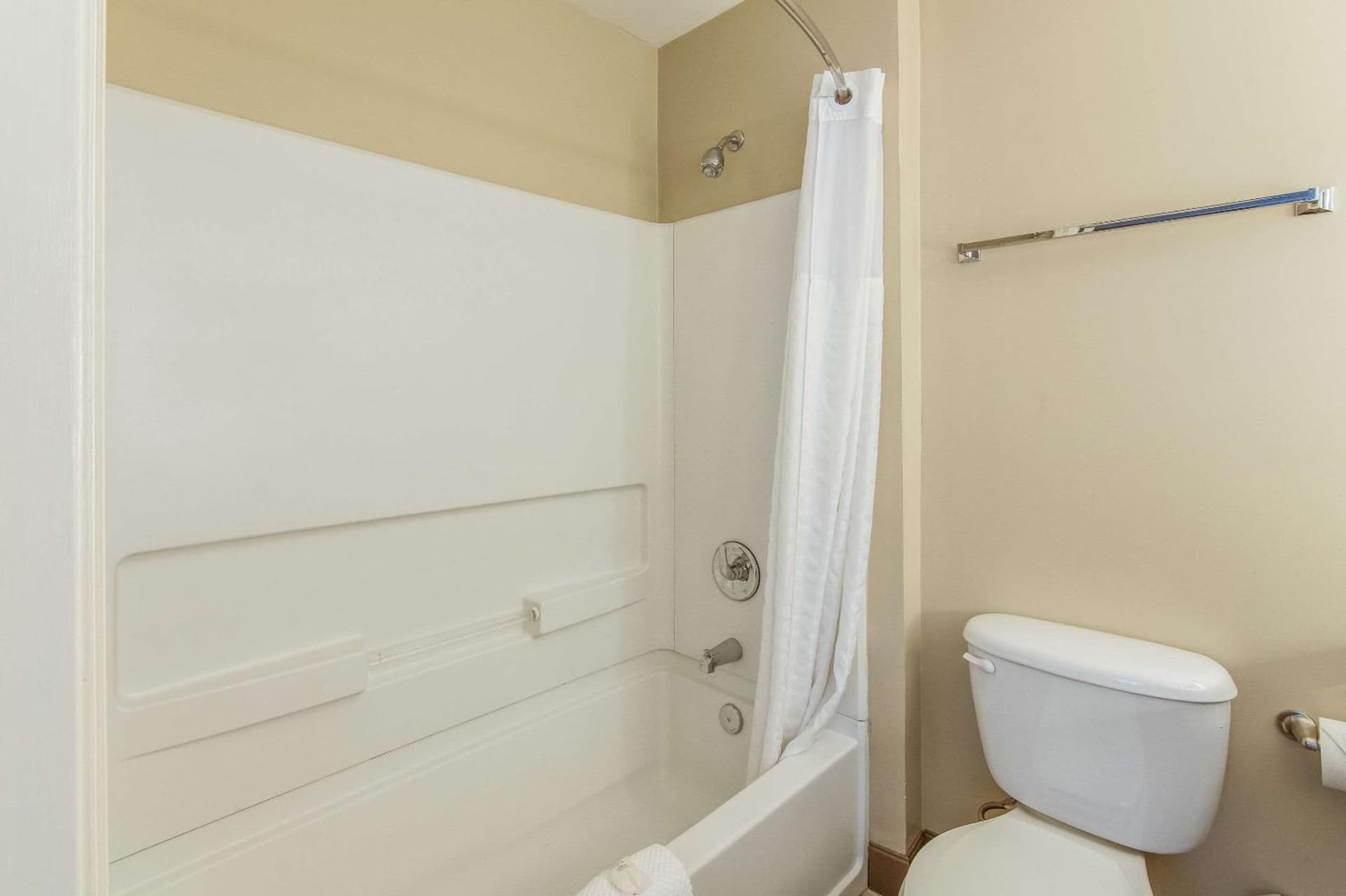 MainStay Suites Columbus near Fort Benning gallery photo in Columbus, GA — image 17