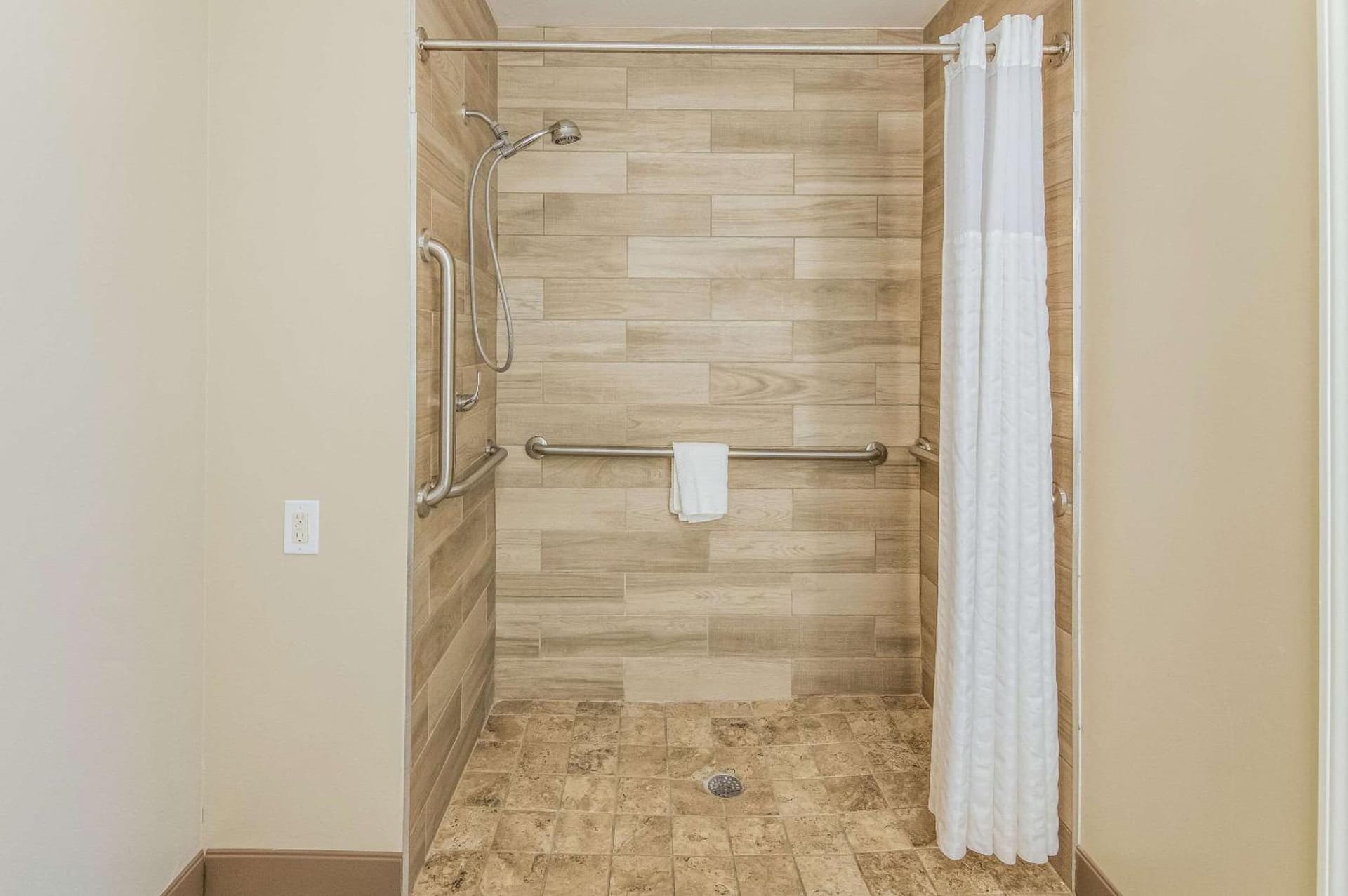 MainStay Suites Columbus near Fort Benning gallery photo in Columbus, GA — image 7