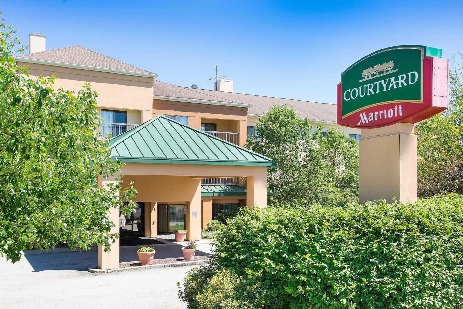 Courtyard by Marriott Boston Westborough interior in Westborough — gallery photo 2