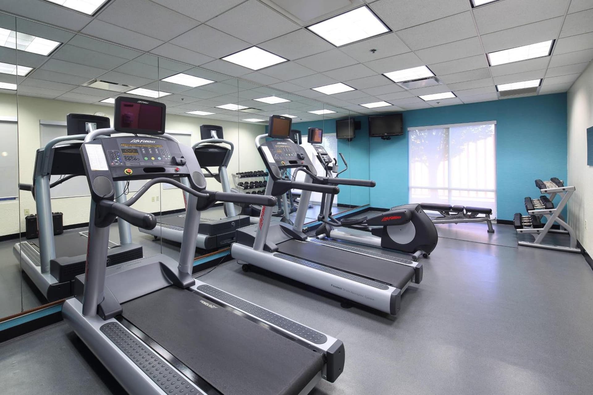 Fairfield Inn & Suites by Marriott Newark Liberty International Airport interior in Newark, NJ — gallery photo 2